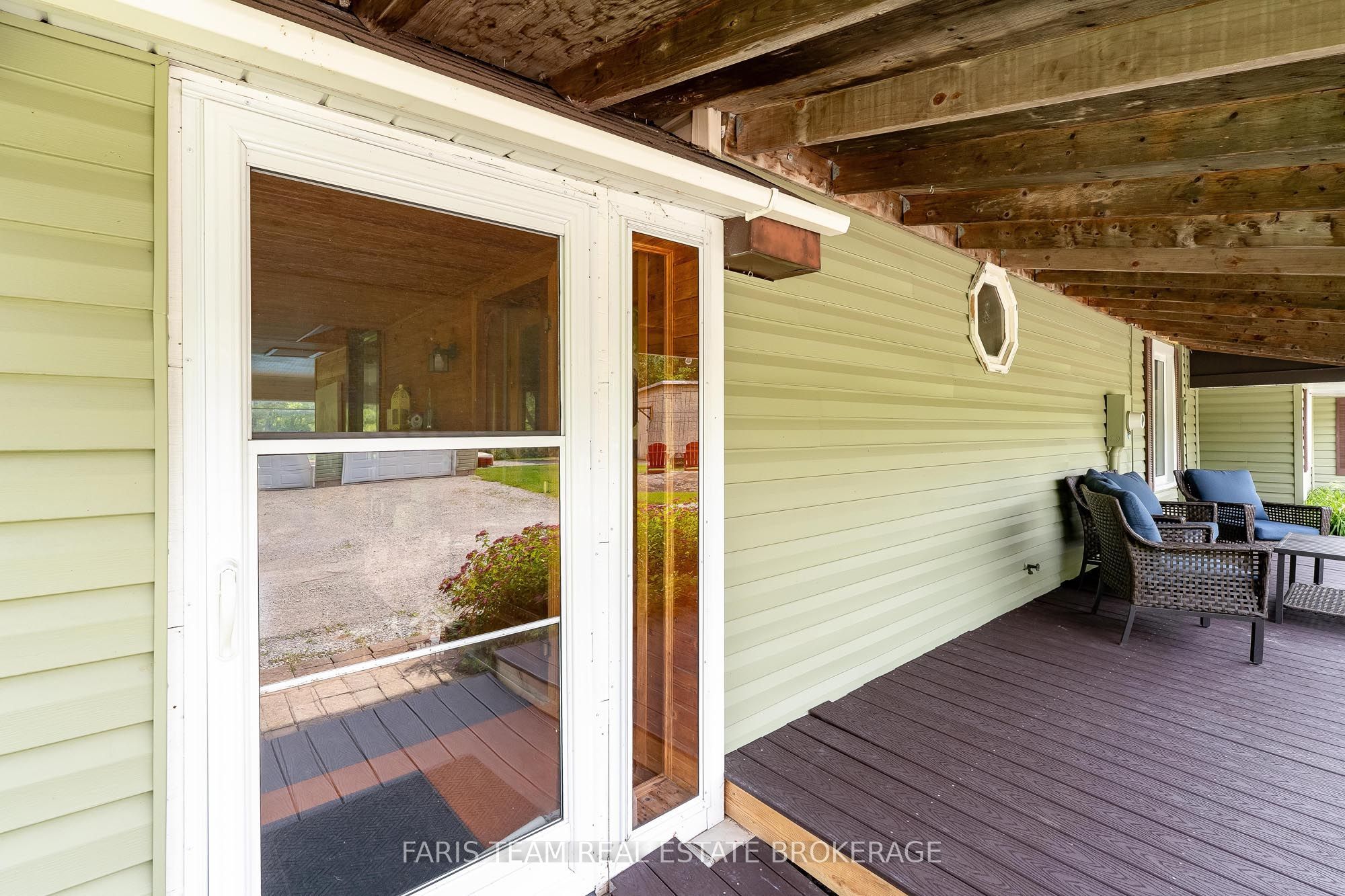2289 Kinnear Side Road Property Photo 3