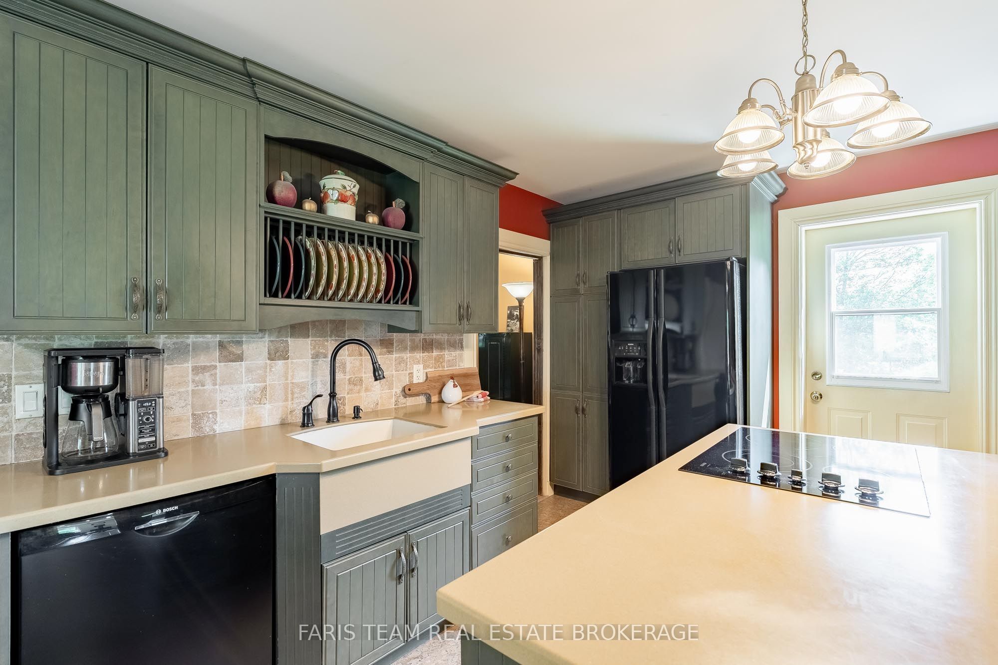 2289 Kinnear Side Road Property Photo 6