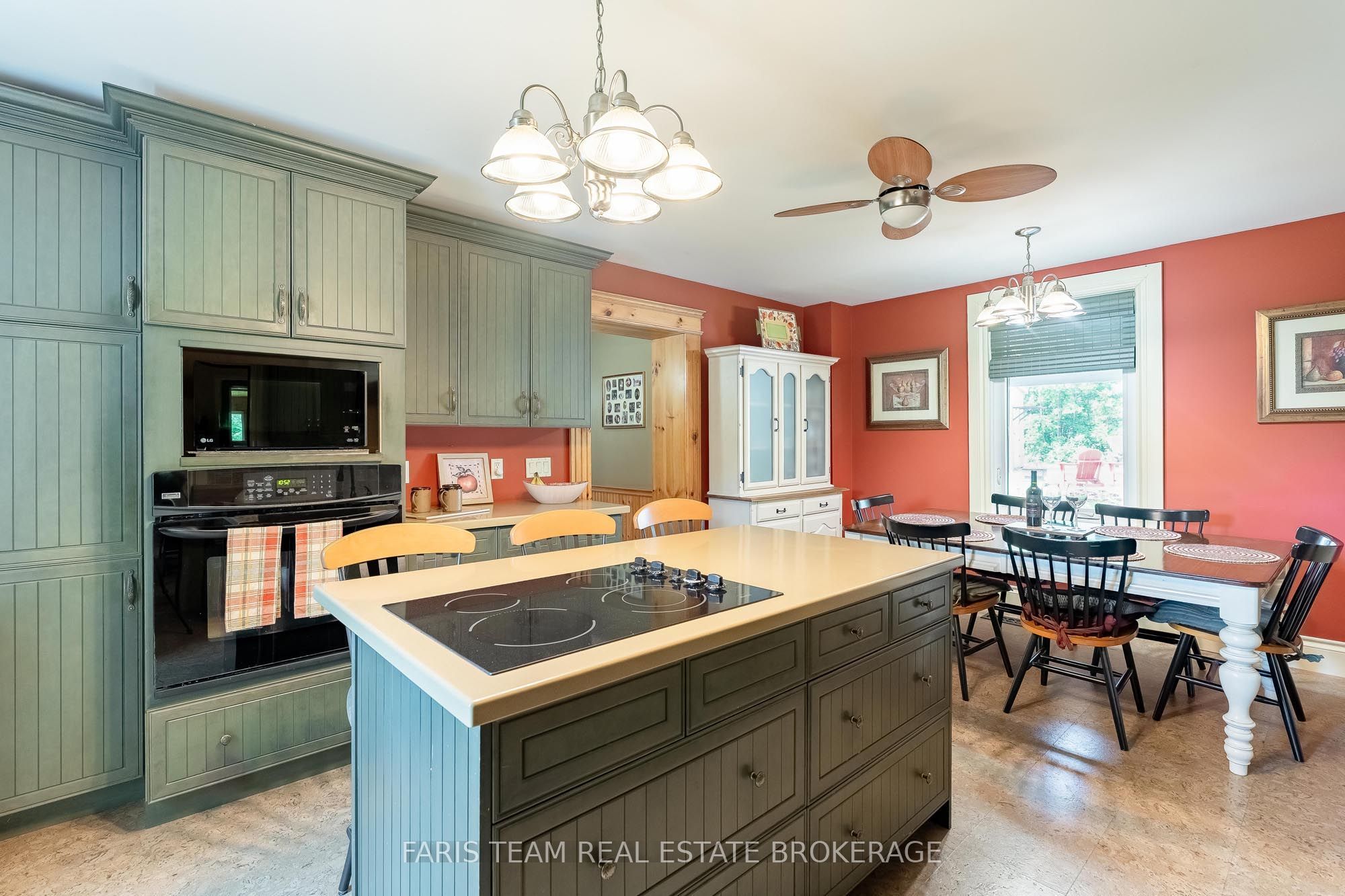 2289 Kinnear Side Road Property Photo 8