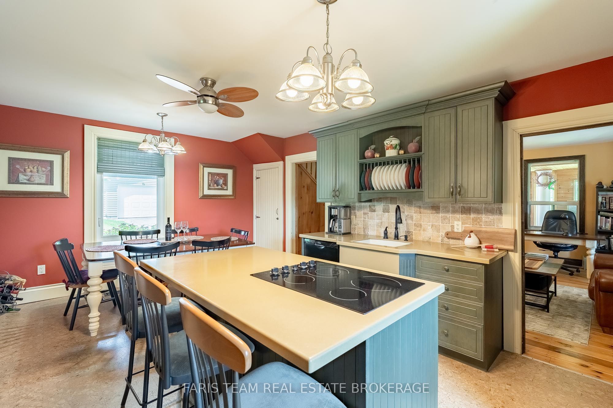 2289 Kinnear Side Road Property Photo 9