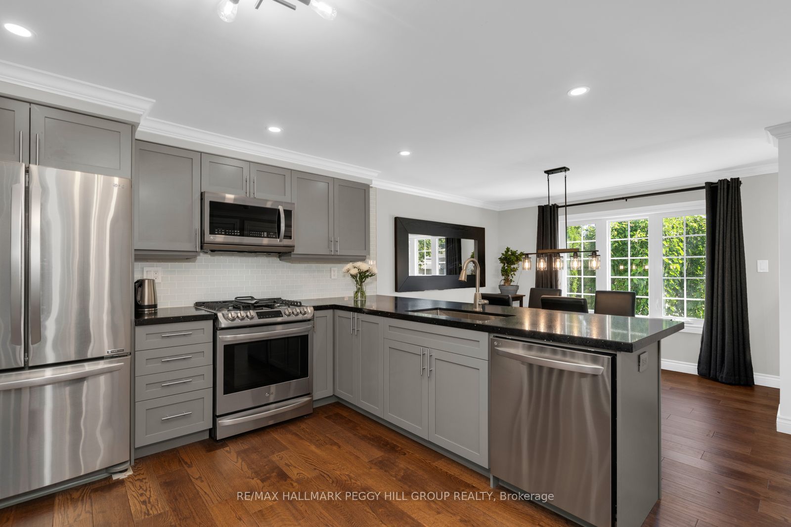 105 Columbia Road Property Photo 3