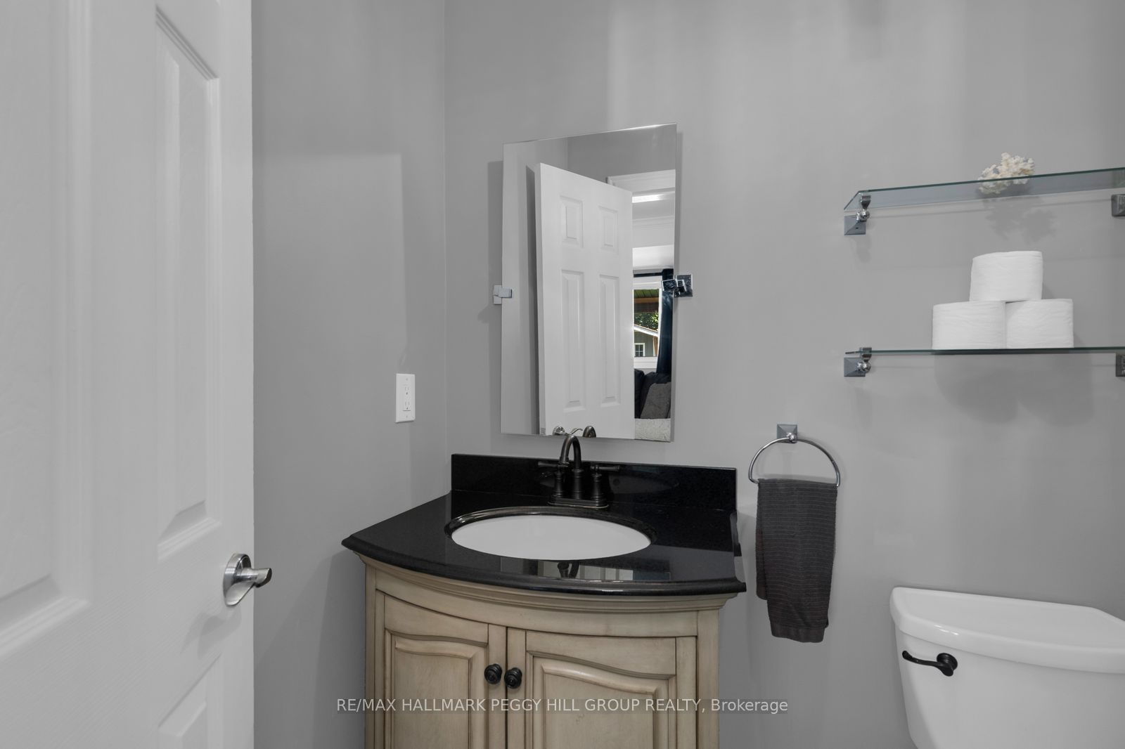 105 Columbia Road Property Photo 6