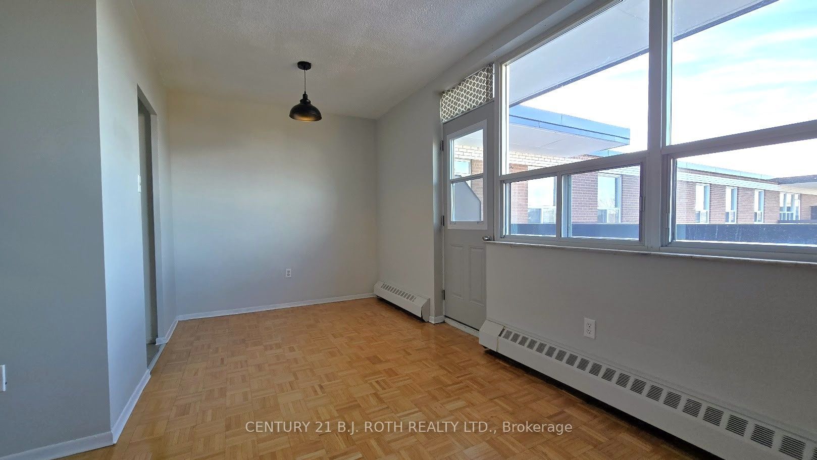 98 Holgate Street 401 Property Photo 4