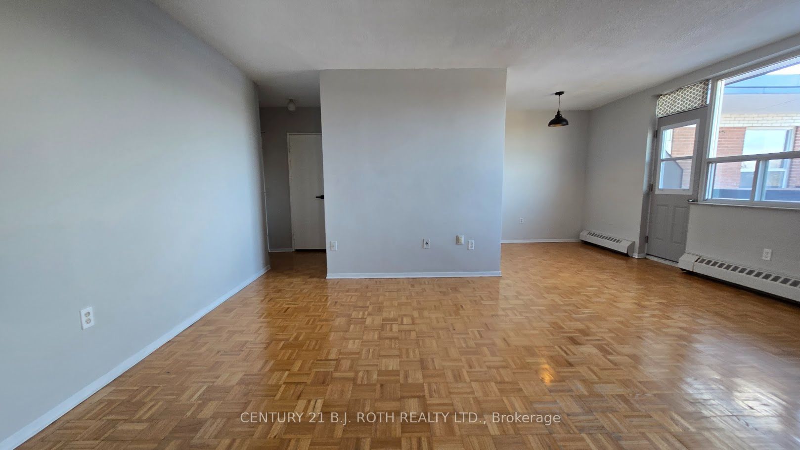 98 Holgate Street 401 Property Photo 6
