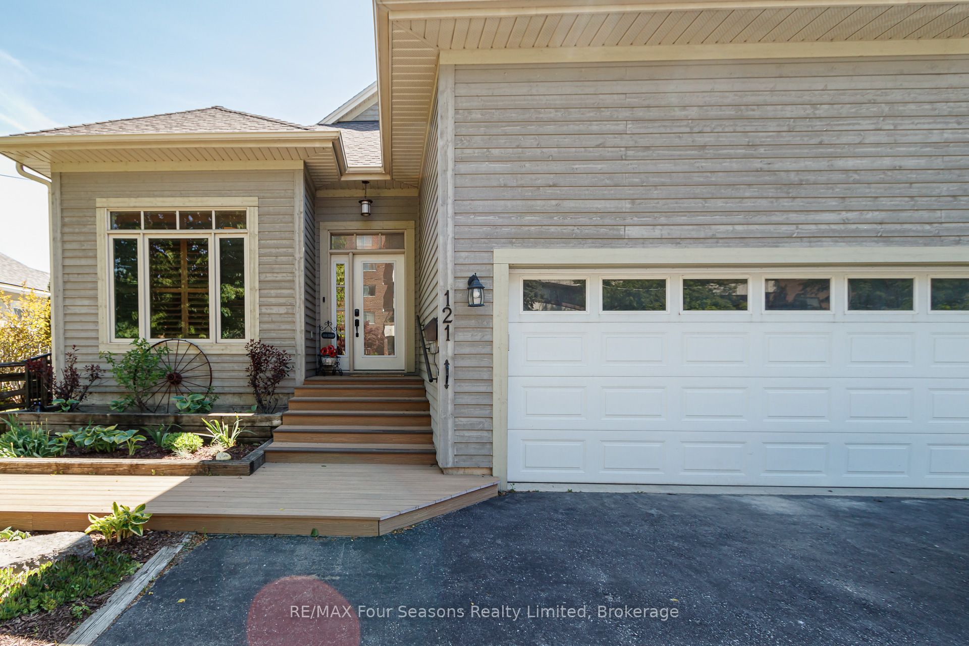 121 Elm Street Property Photo 4