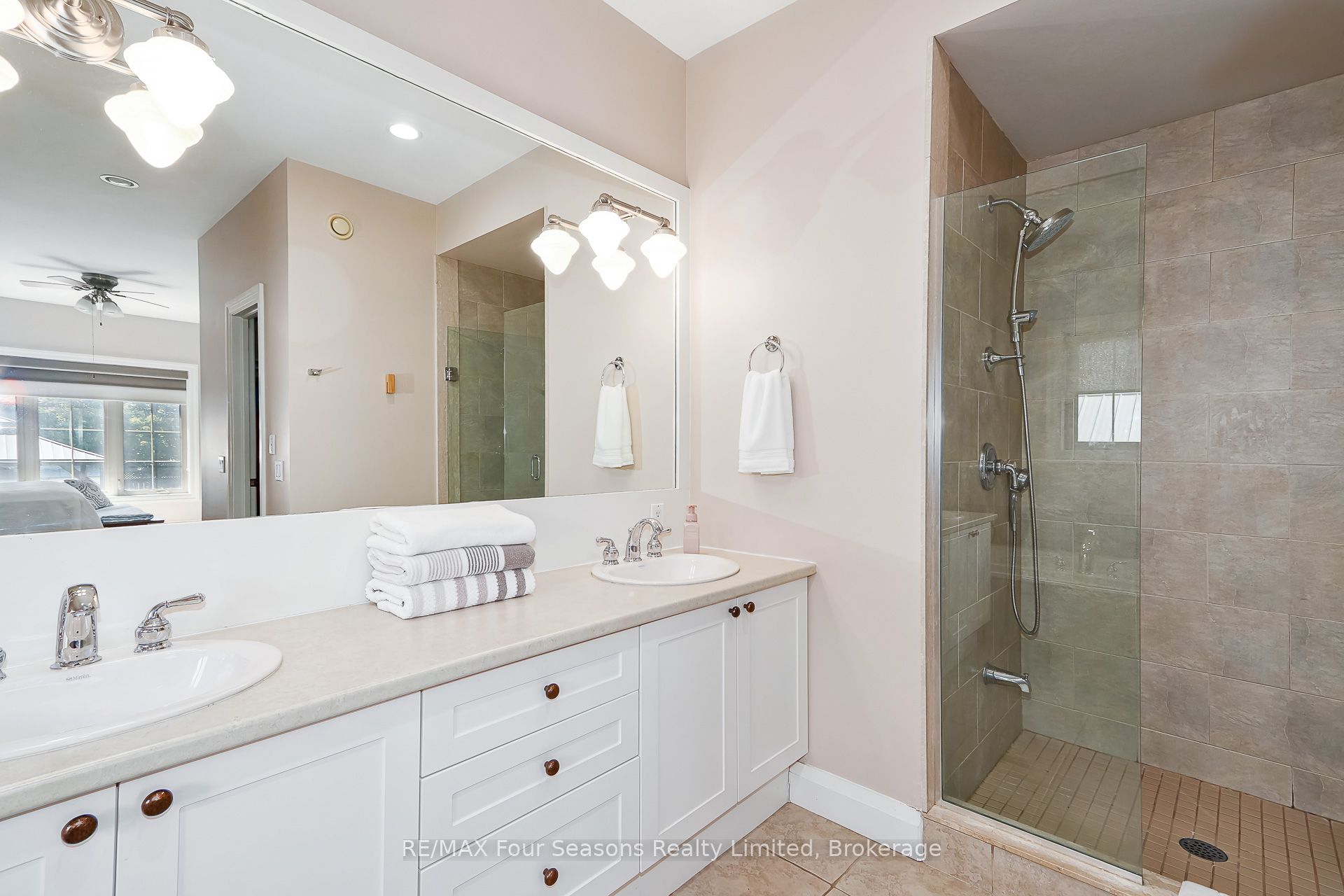 121 Elm Street Property Photo 22