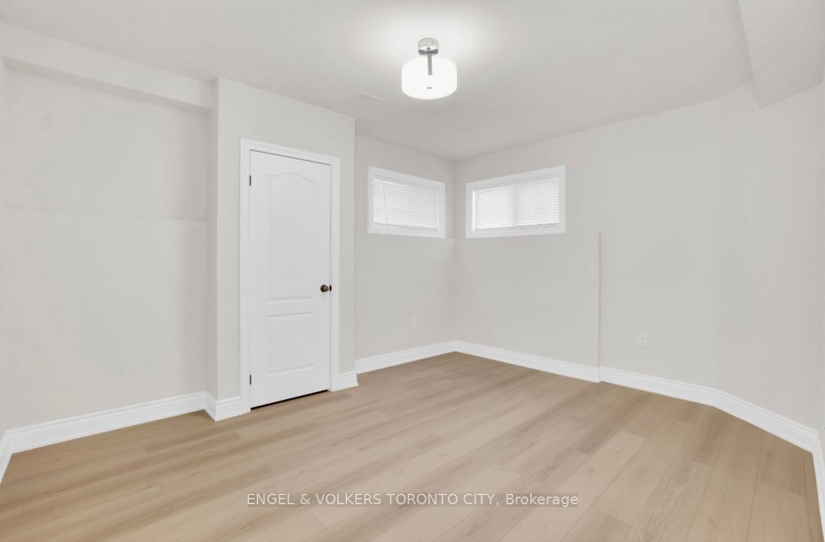 125 Sovereign's Gate Lower Property Photo 11