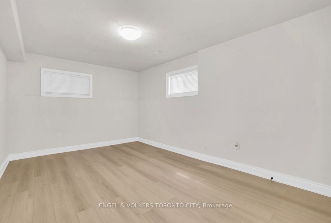 125 Sovereign's Gate Lower Property Photo 12
