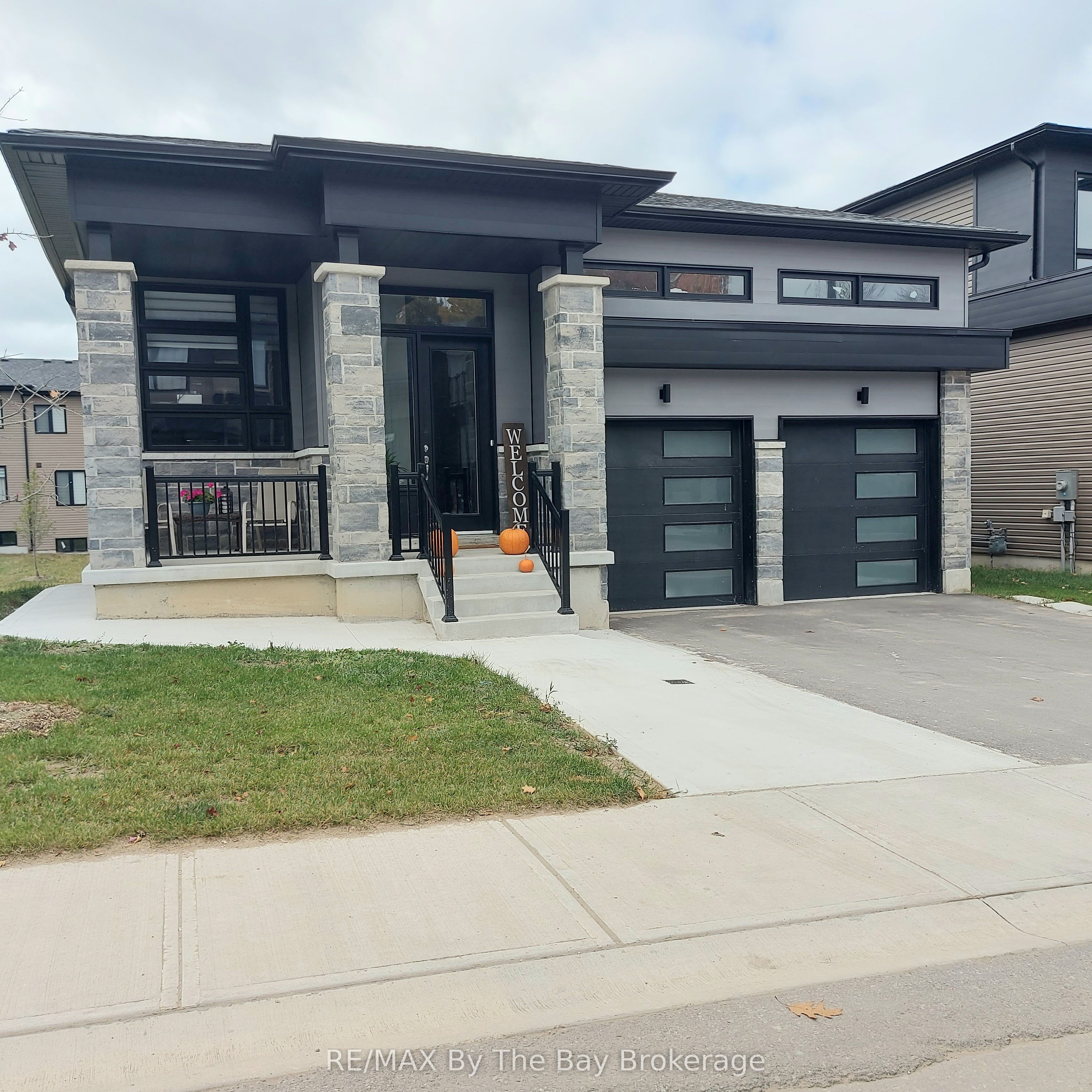 92 Berkely Street UPPER Property Photo 1