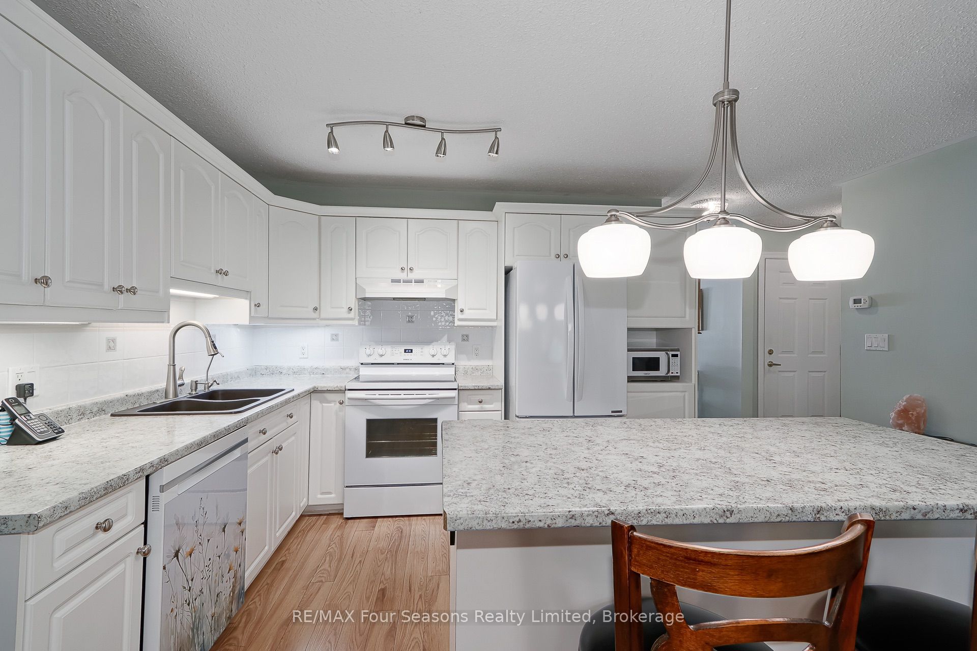 275 Huron Street 27 Property Photo 10