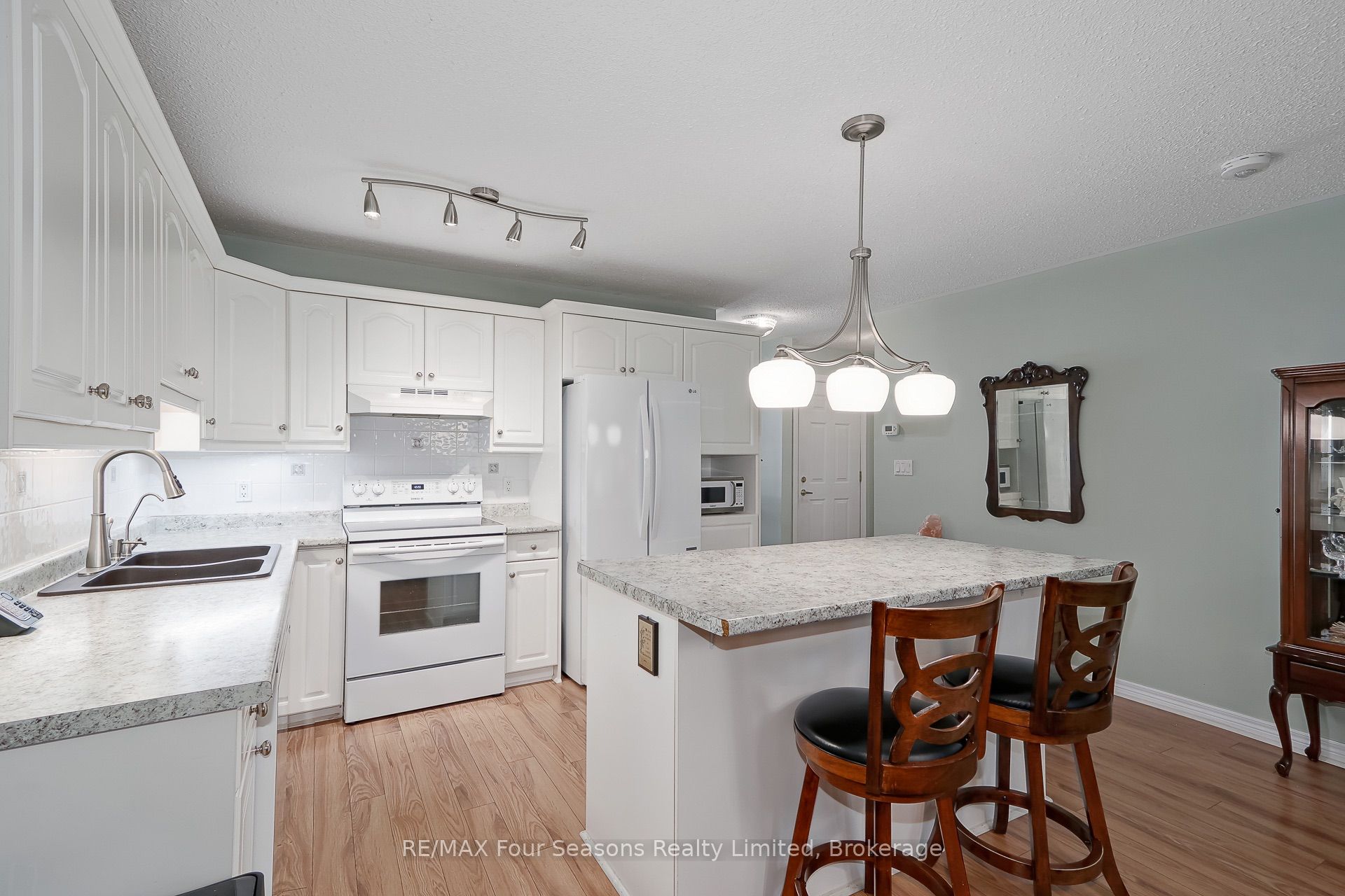 275 Huron Street 27 Property Photo 11
