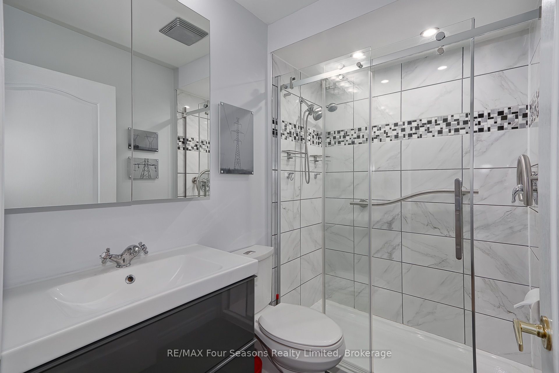 275 Huron Street 27 Property Photo 22