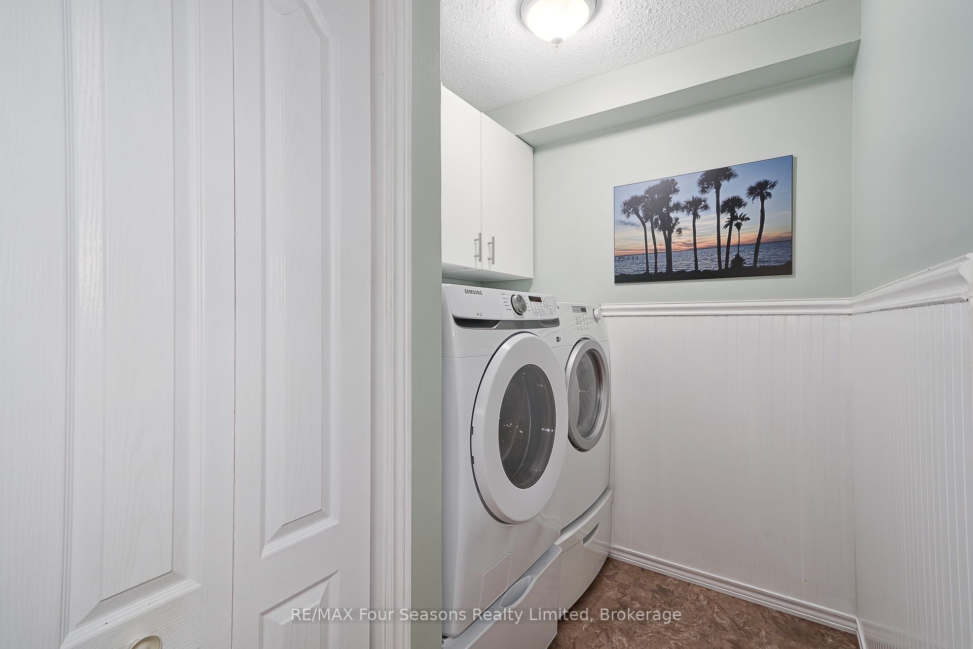 275 Huron Street 27 Property Photo 23