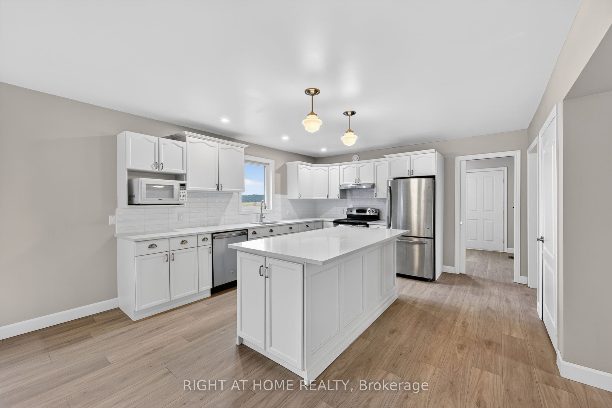 6435 12/13 Stayner Side Road Property Photo 6