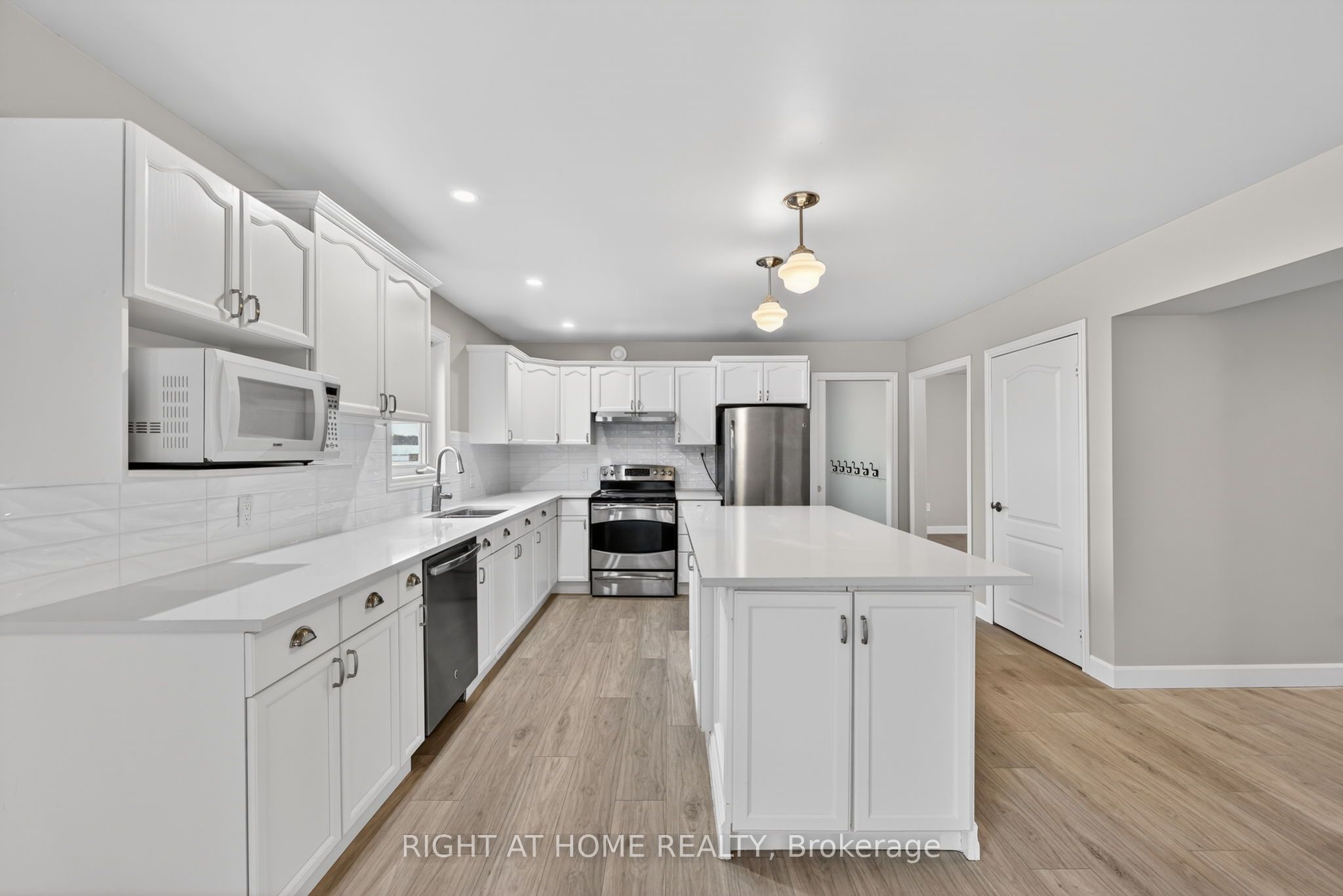 6435 12/13 Stayner Side Road Property Photo 7