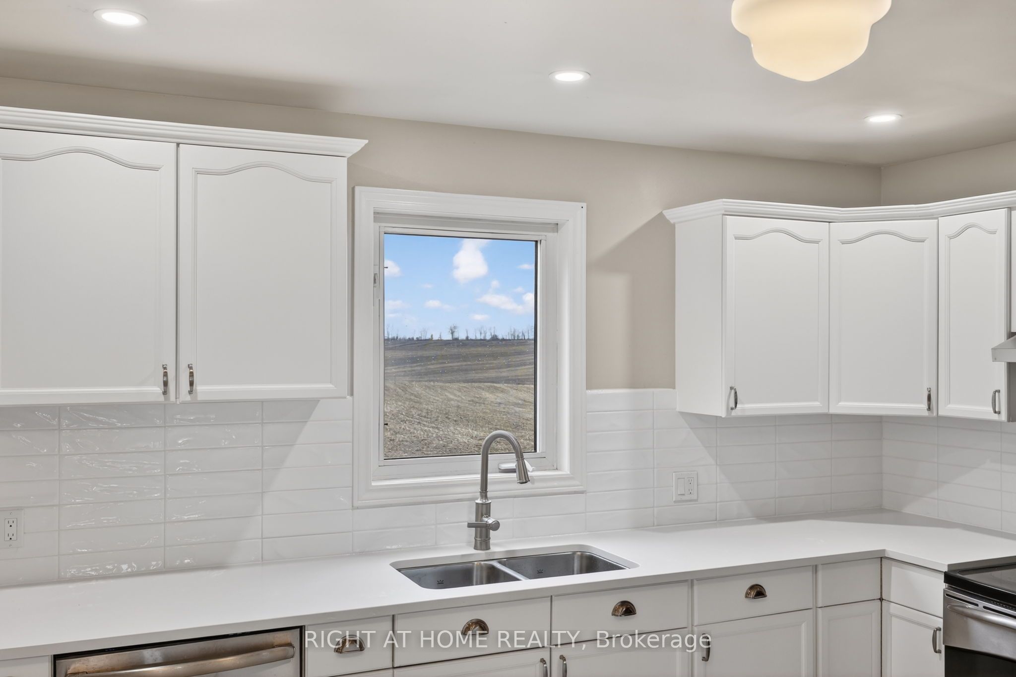 6435 12/13 Stayner Side Road Property Photo 8