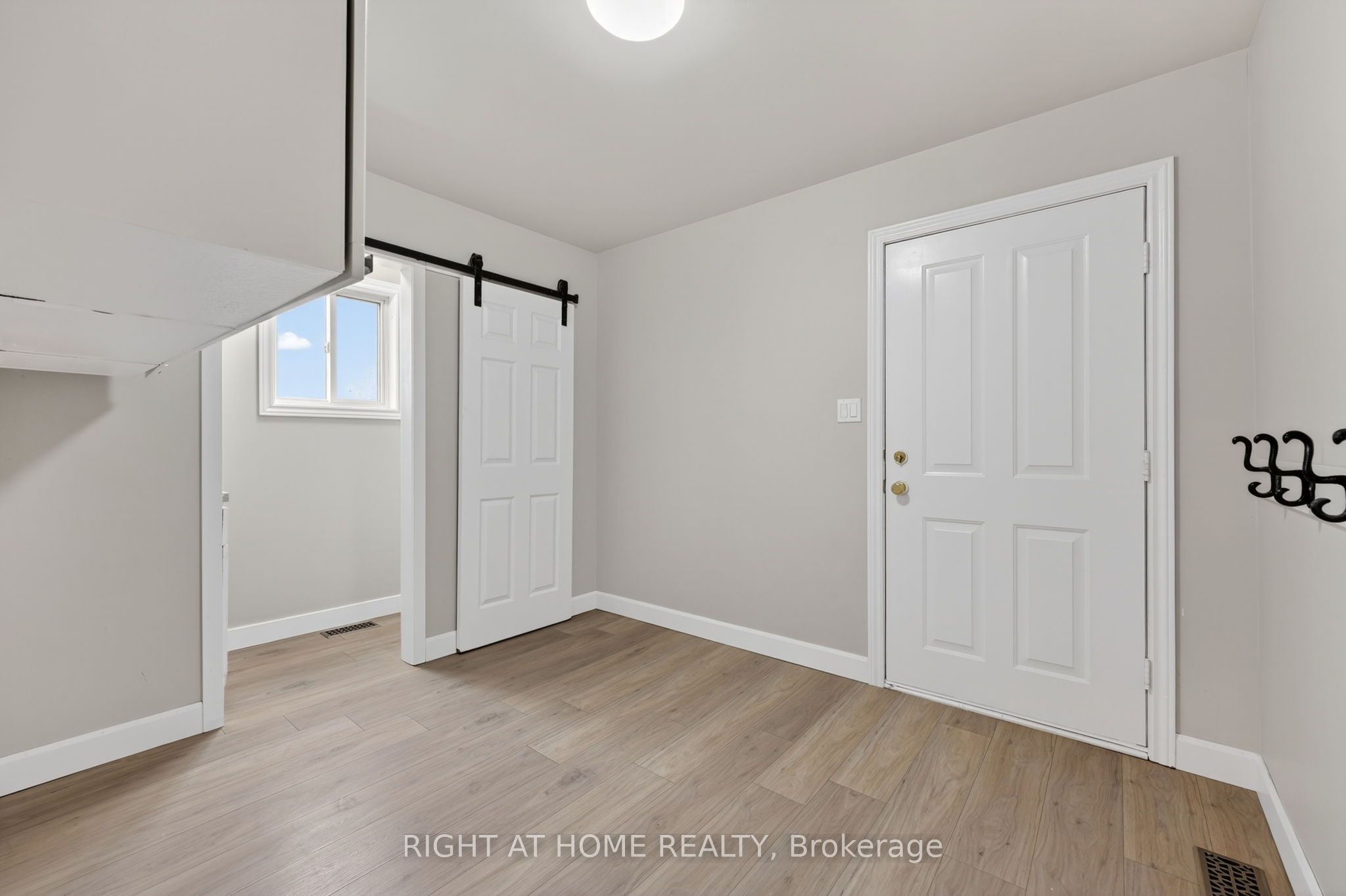 6435 12/13 Stayner Side Road Property Photo 17