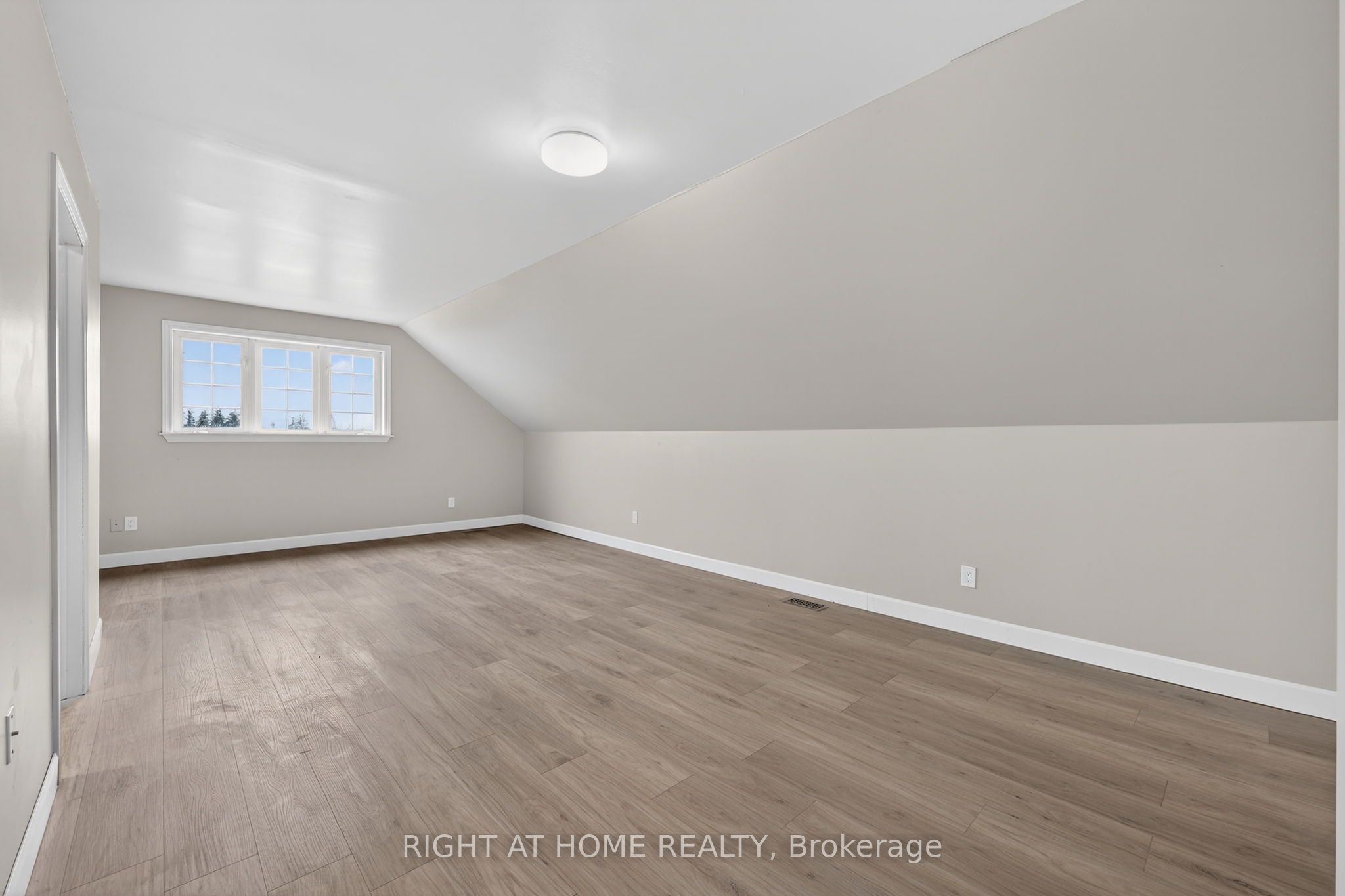 6435 12/13 Stayner Side Road Property Photo 21