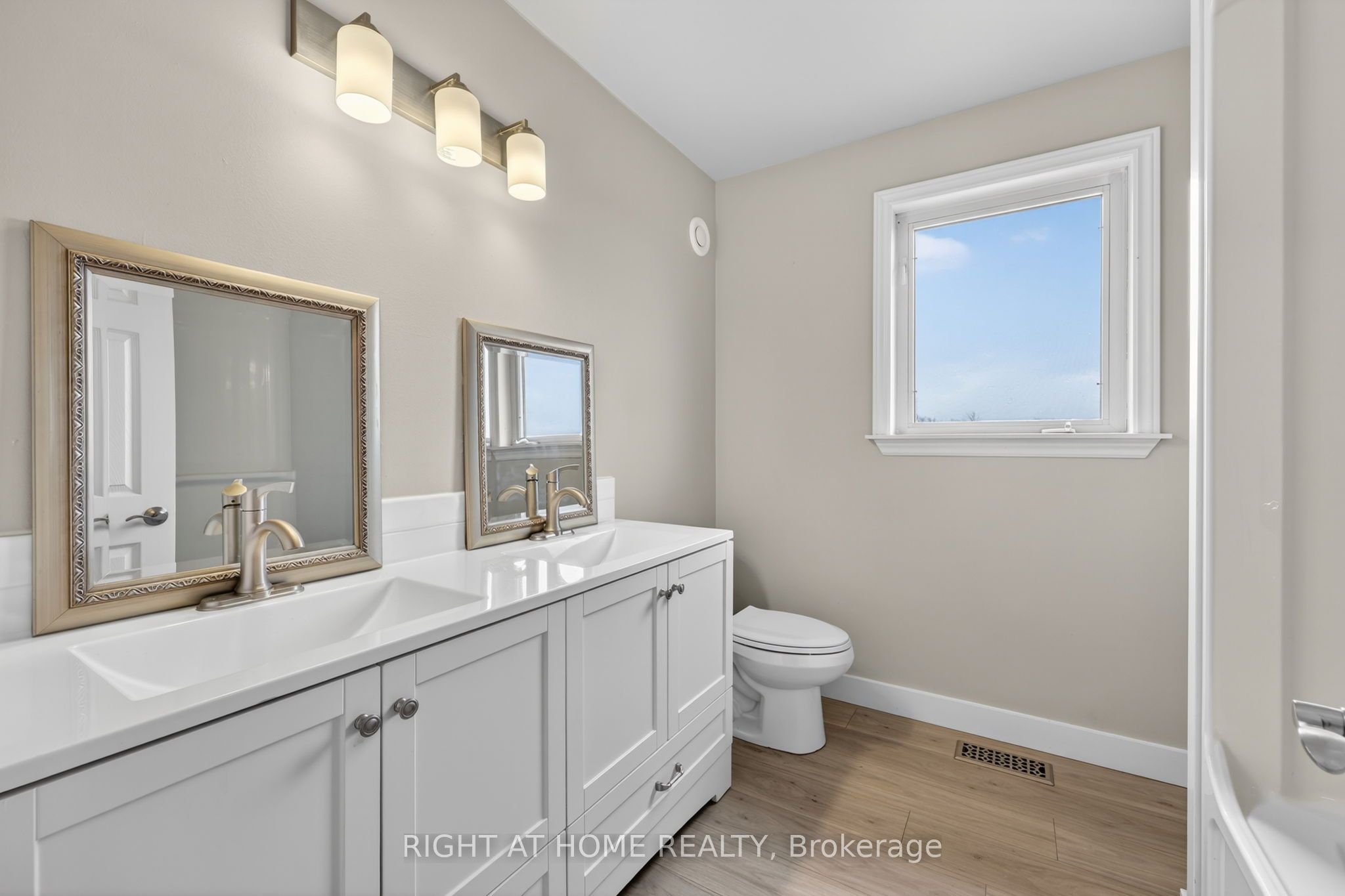 6435 12/13 Stayner Side Road Property Photo 23