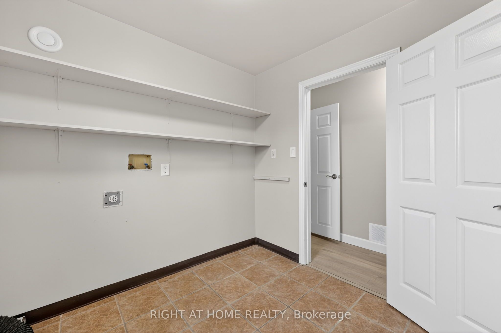 6435 12/13 Stayner Side Road Property Photo 32