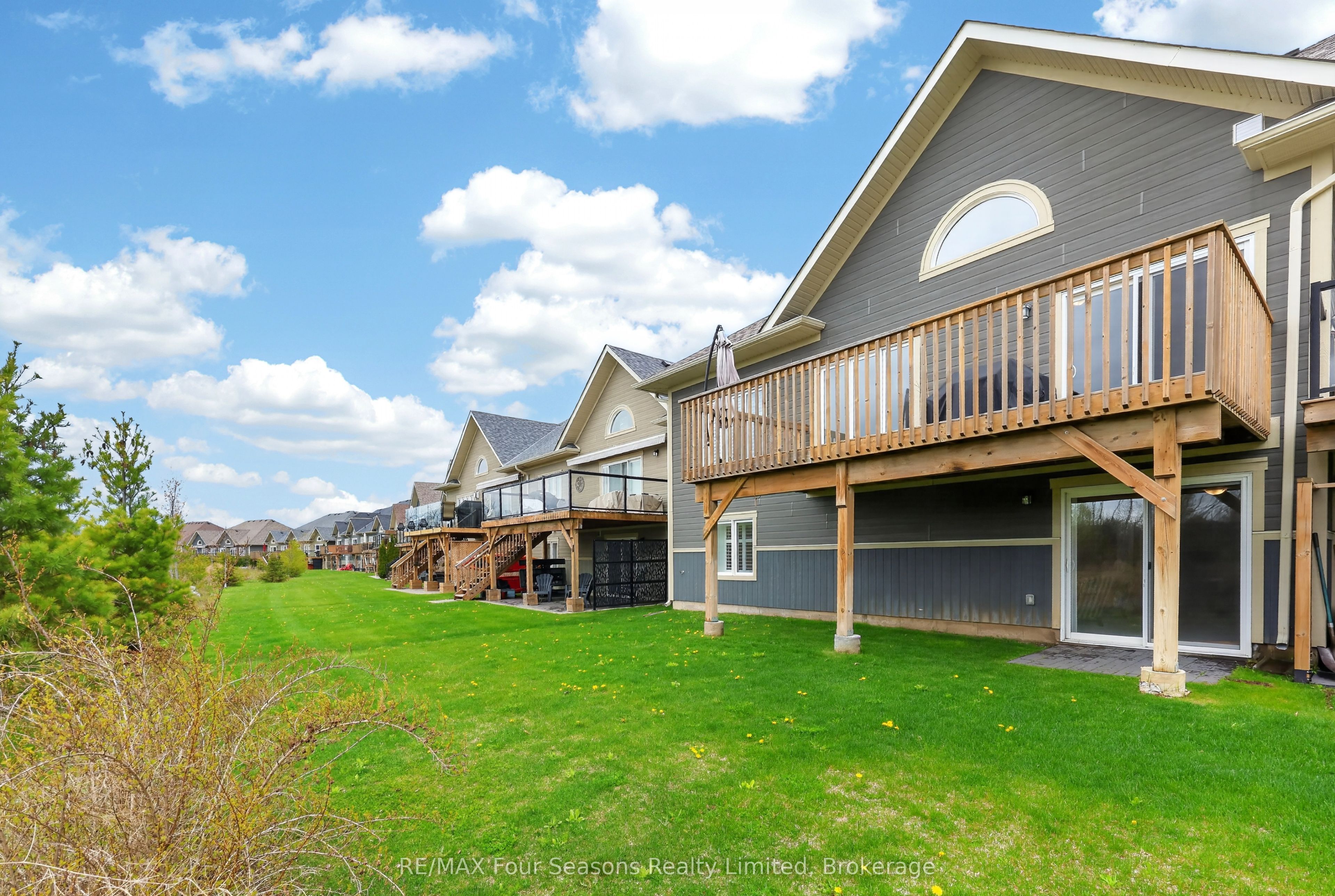 100 Kari Crescent Property Photo 5