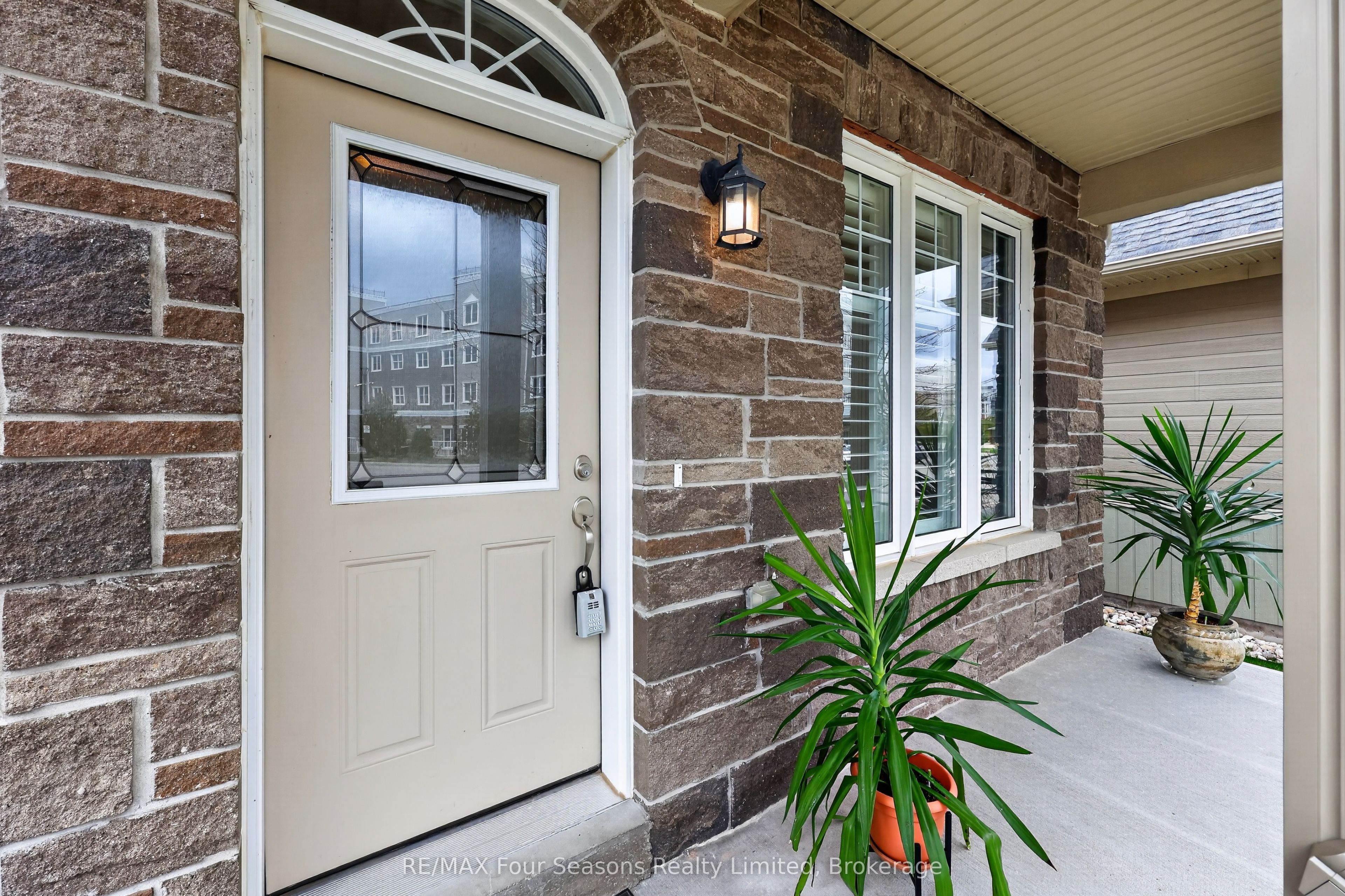 100 Kari Crescent Property Photo 7
