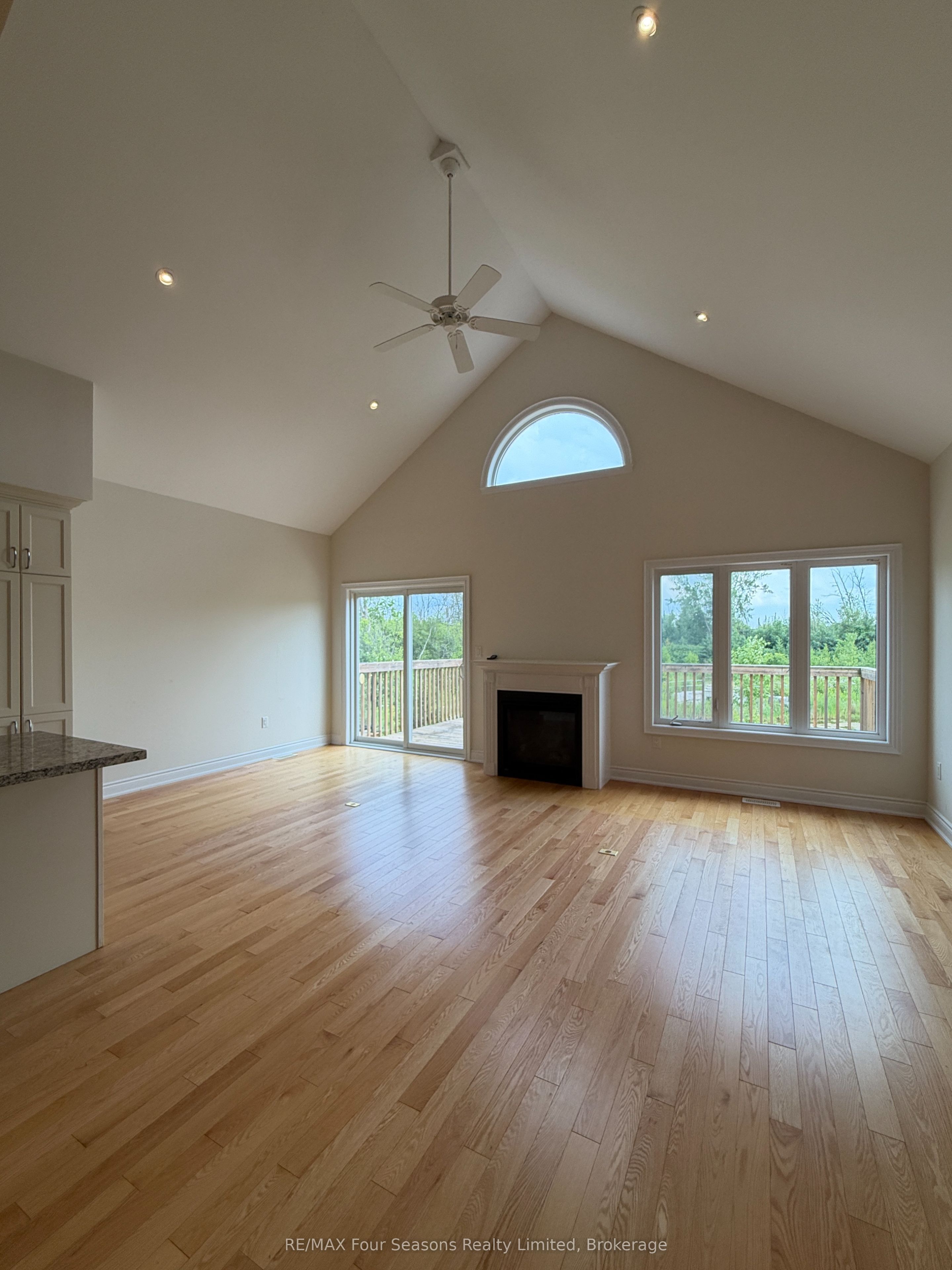 100 Kari Crescent Property Photo 10