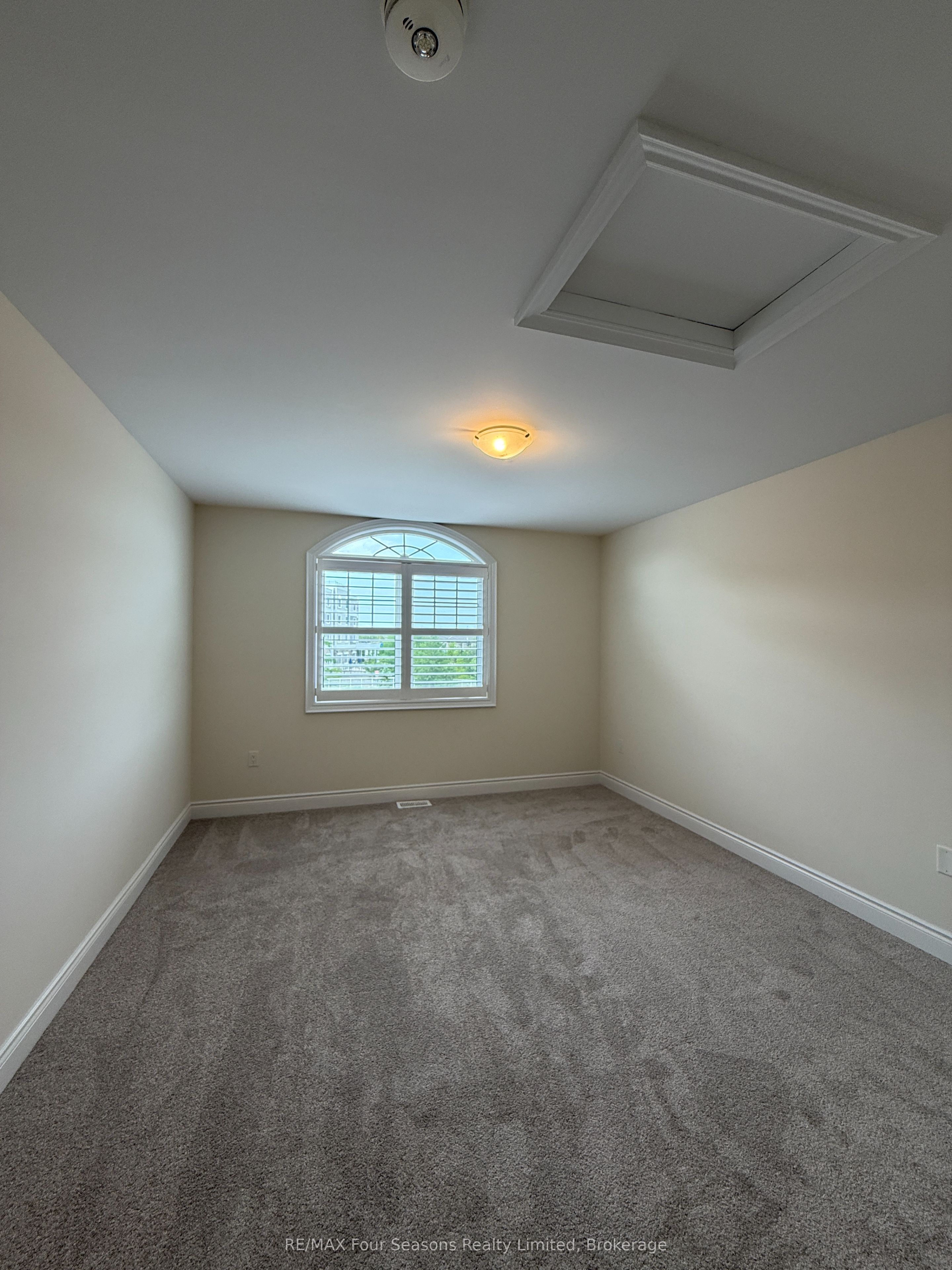 100 Kari Crescent Property Photo 22