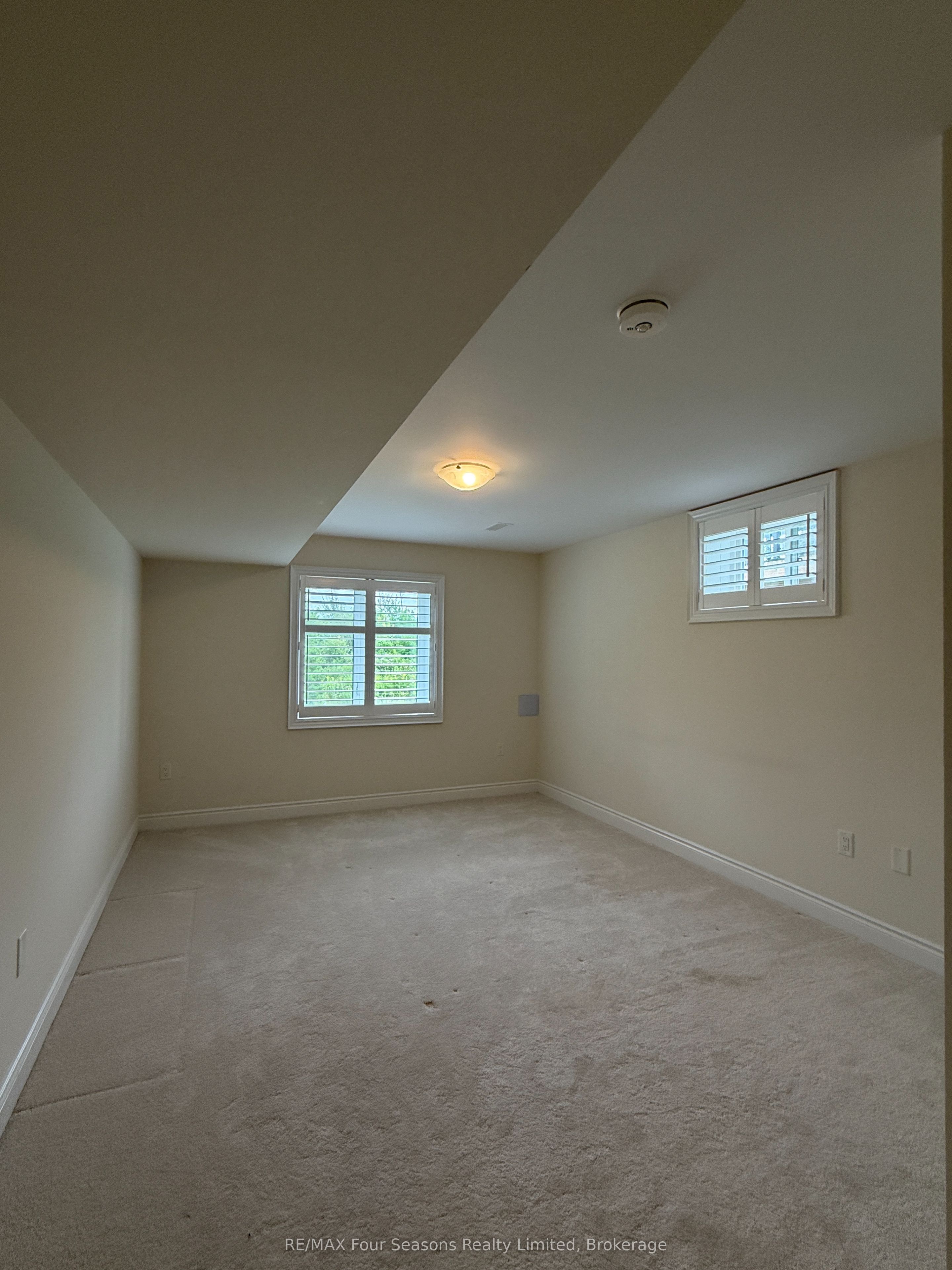100 Kari Crescent Property Photo 26