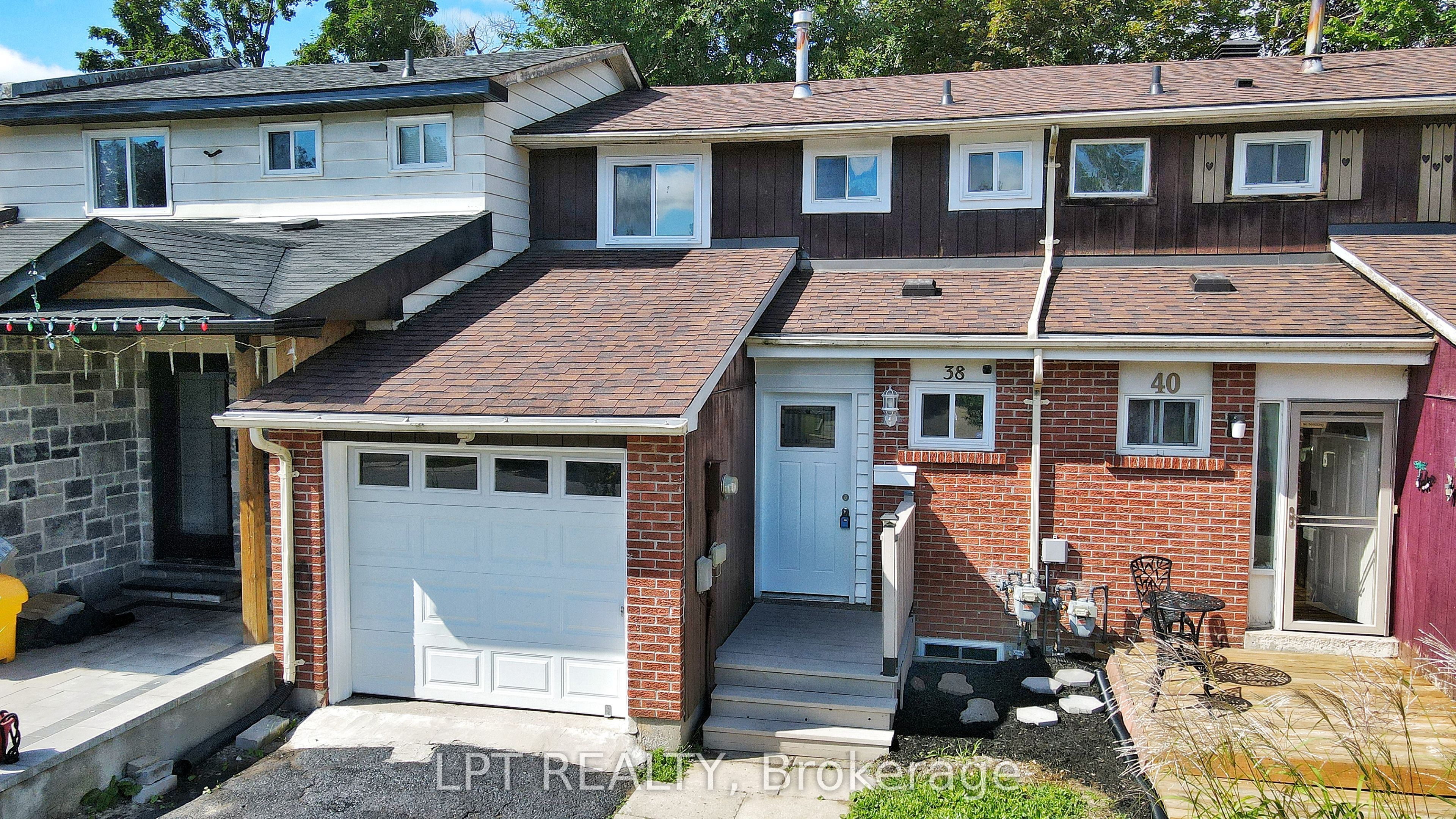 38 Chaucer Crescent Property Photo 1