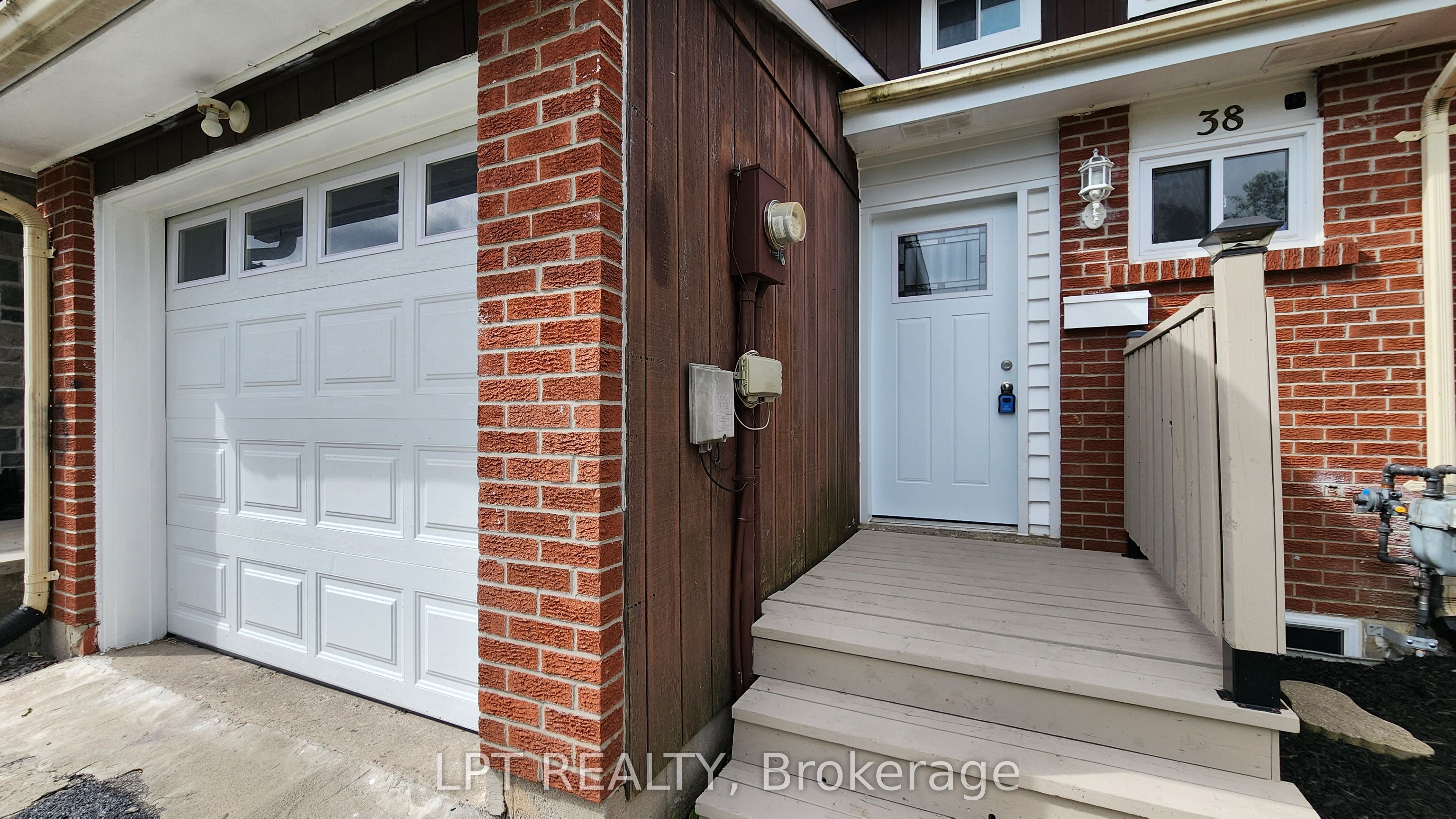 38 Chaucer Crescent Property Photo 2