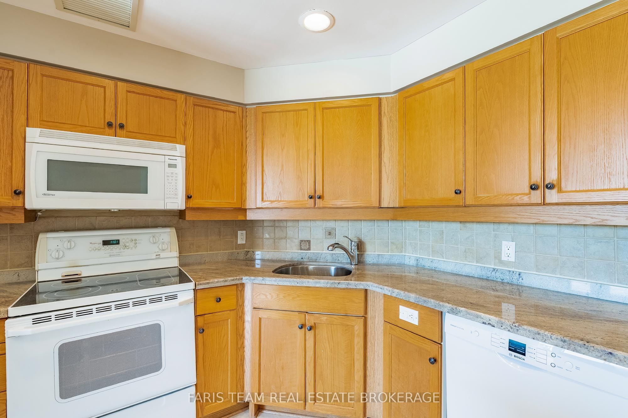 74 Ross Street 82 Property Photo 9