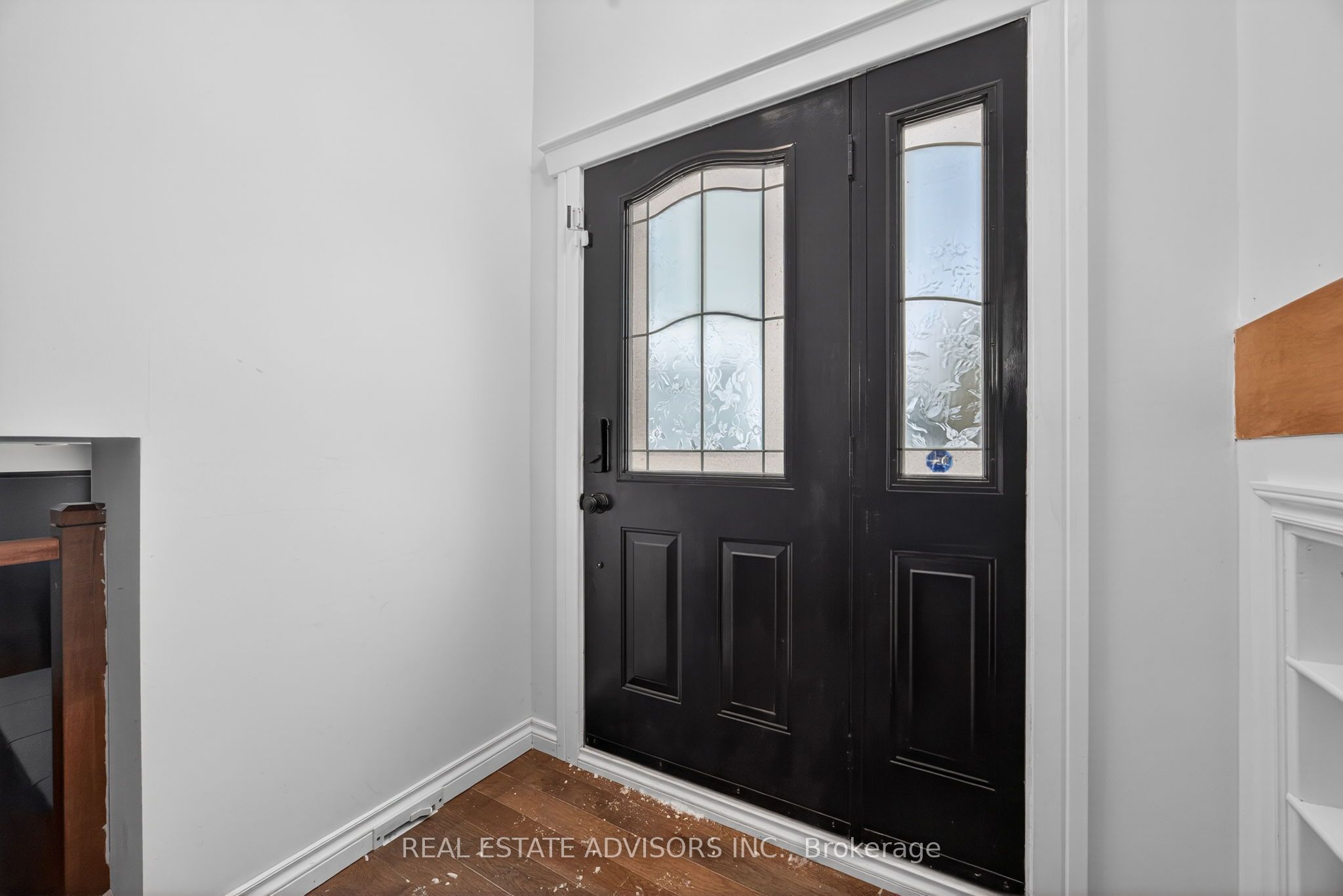1563 15 16 Side Road E Property Photo 6