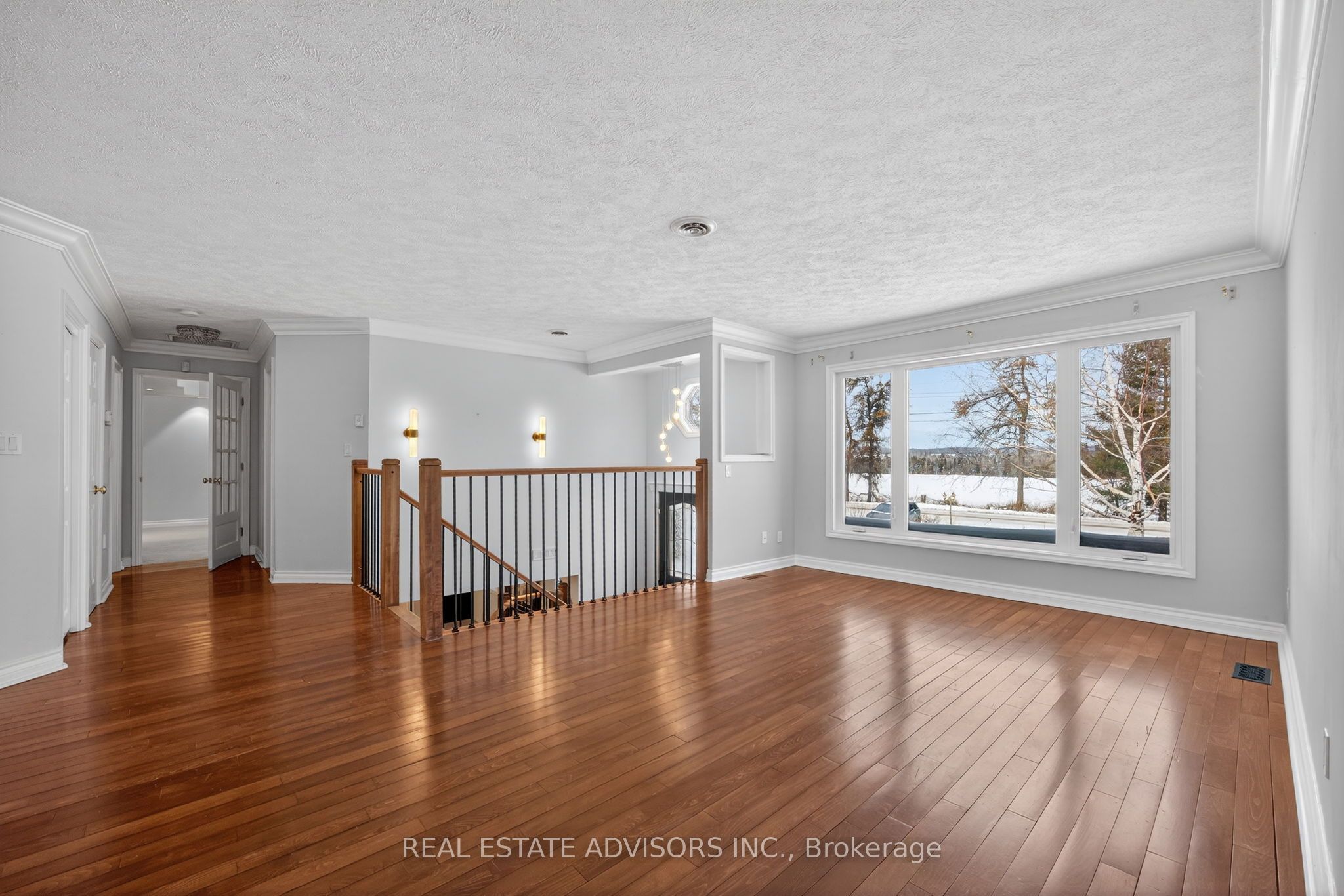 1563 15 16 Side Road E Property Photo 8