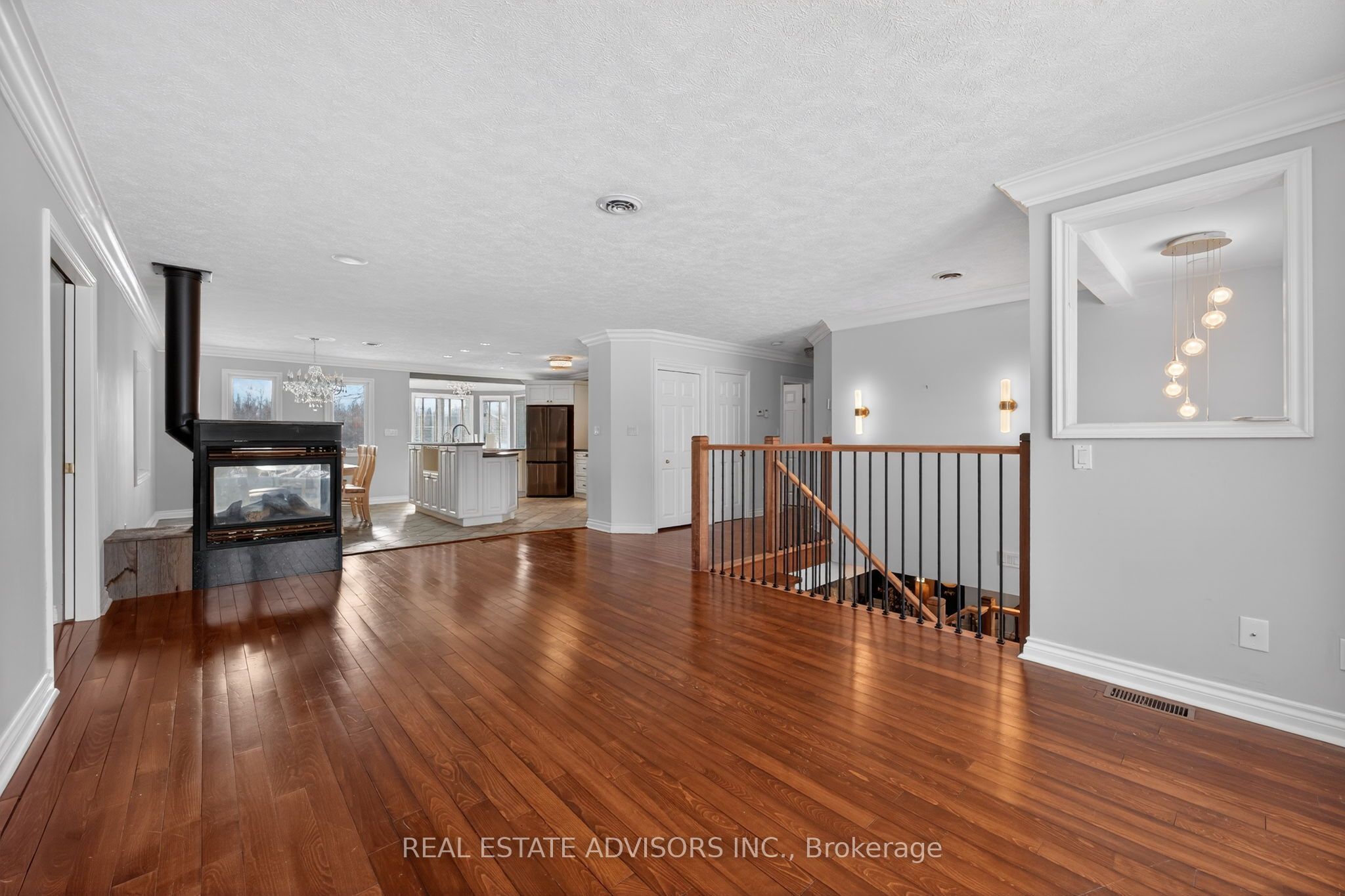 1563 15 16 Side Road E Property Photo 9