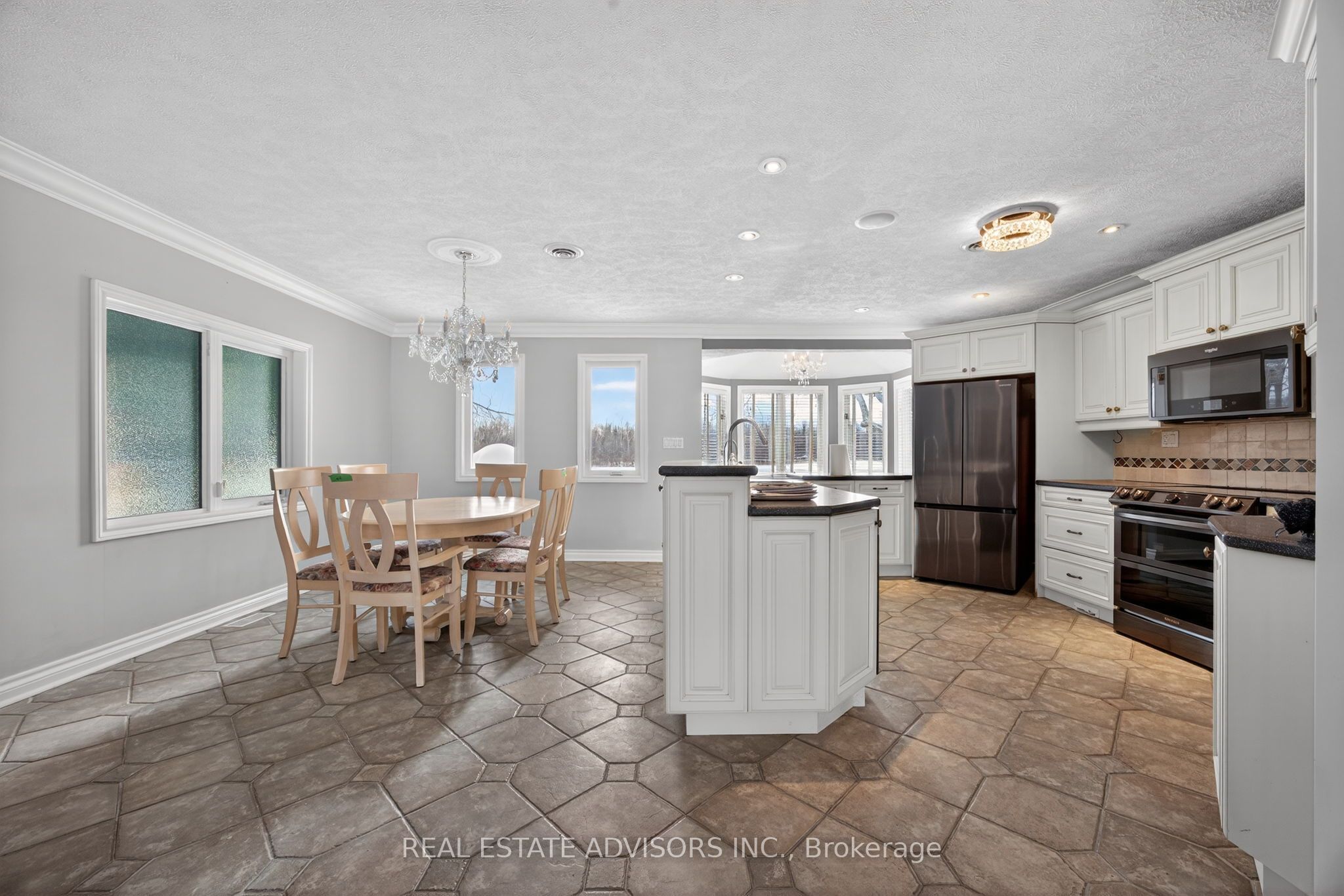 1563 15 16 Side Road E Property Photo 11