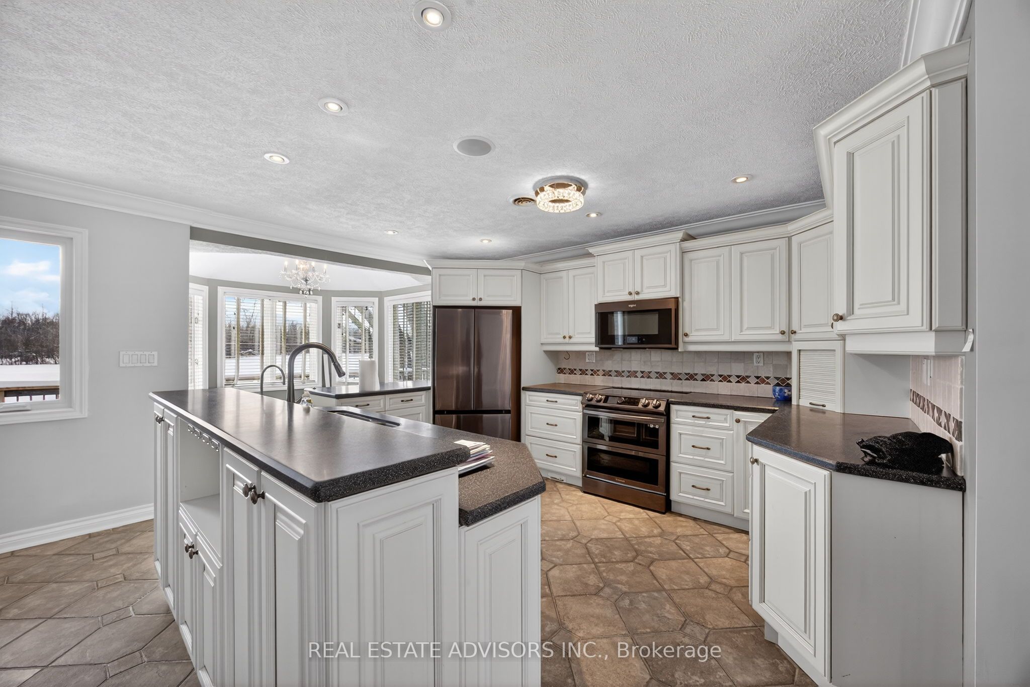 1563 15 16 Side Road E Property Photo 12
