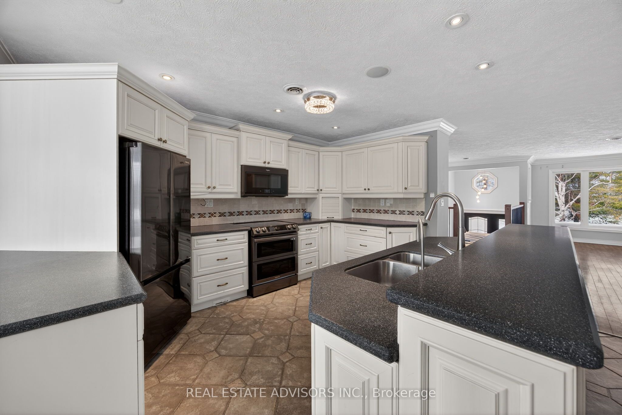 1563 15 16 Side Road E Property Photo 14