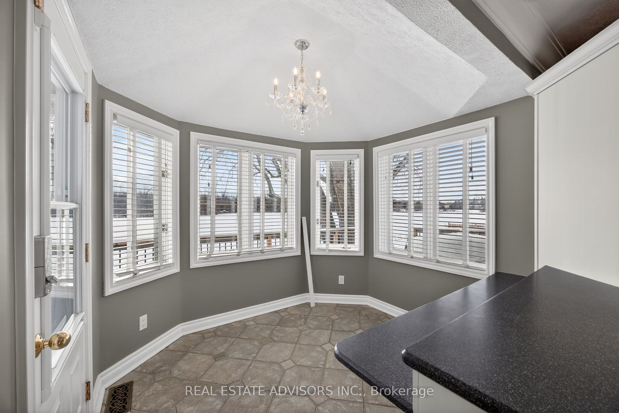1563 15 16 Side Road E Property Photo 15