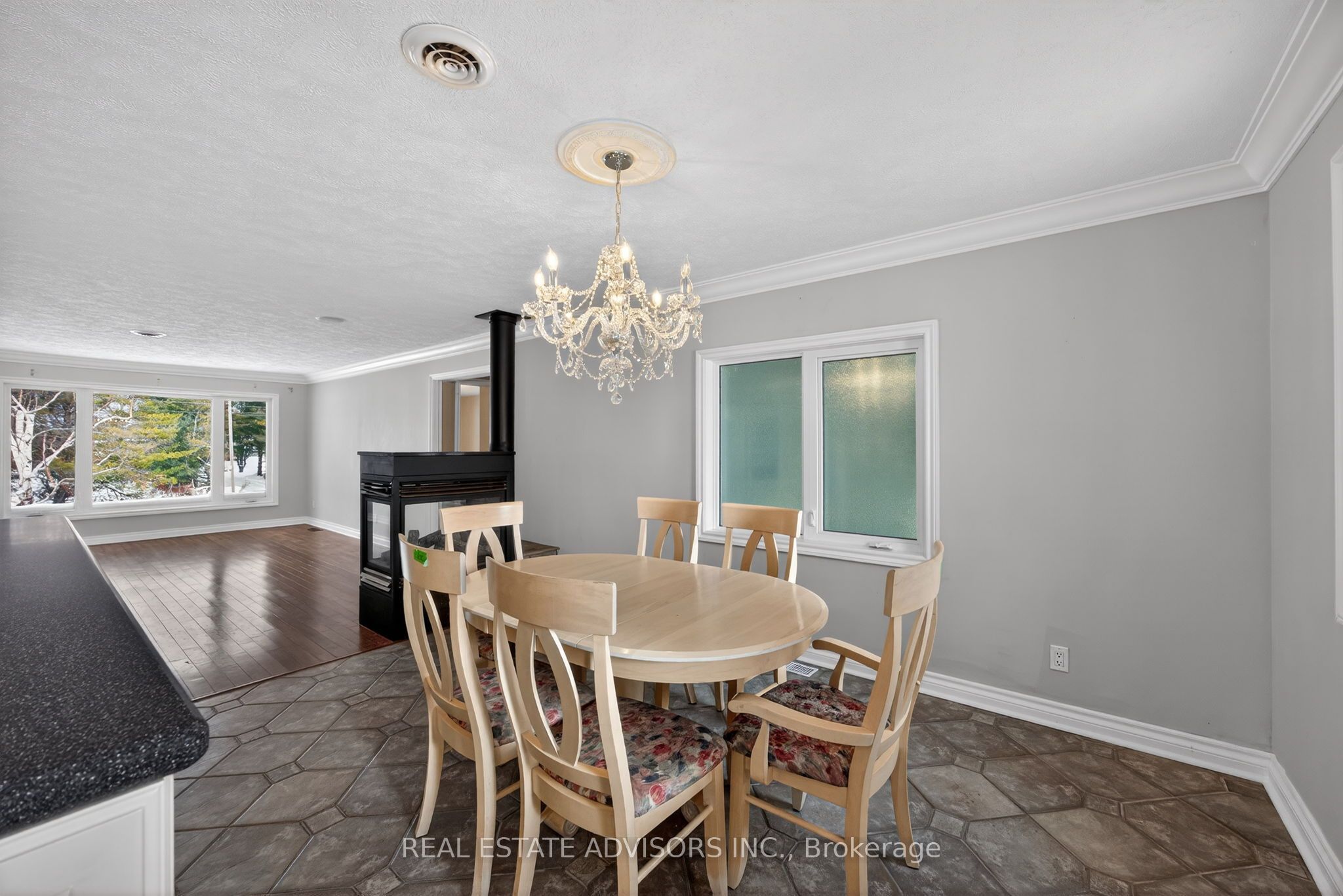 1563 15 16 Side Road E Property Photo 16