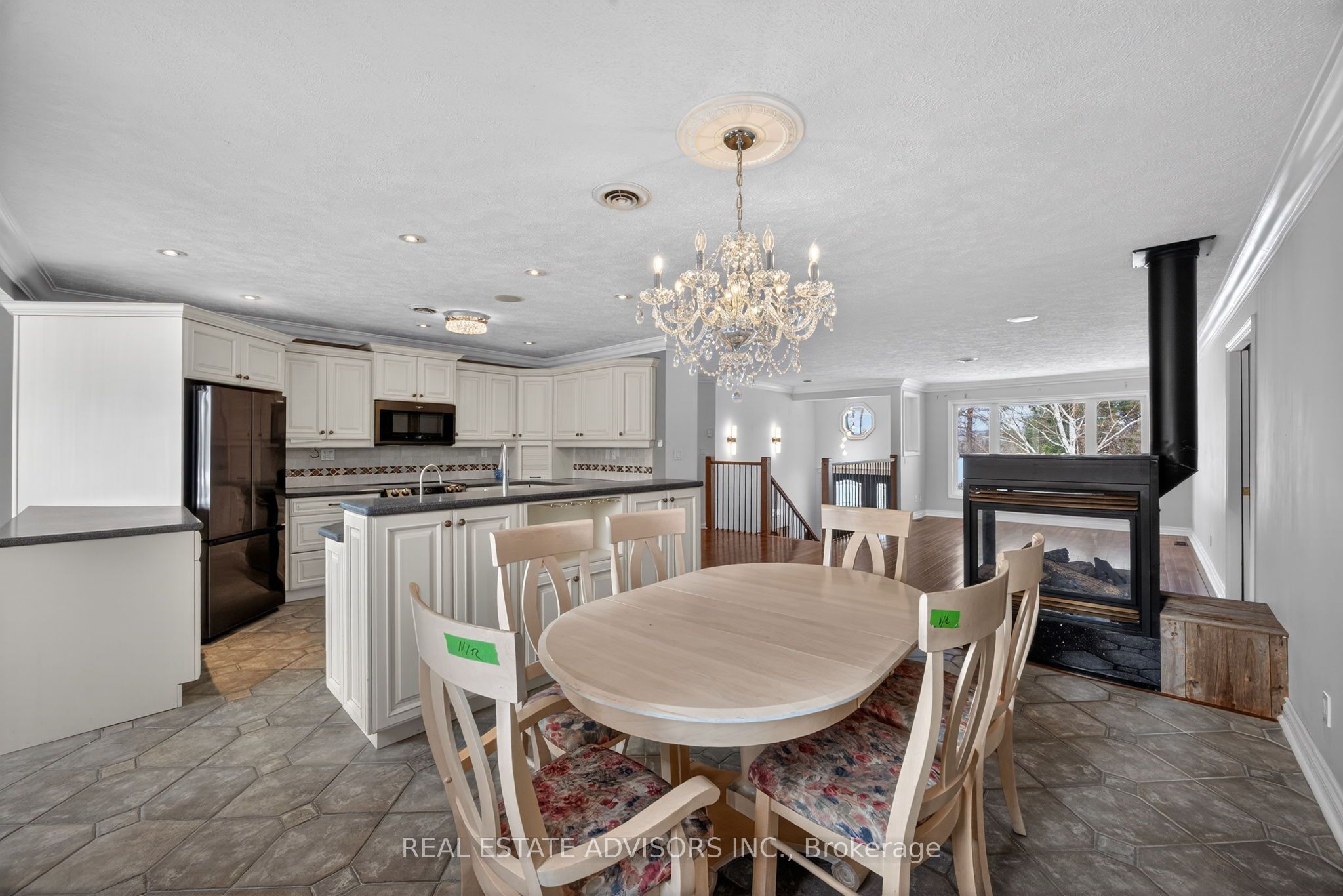 1563 15 16 Side Road E Property Photo 17