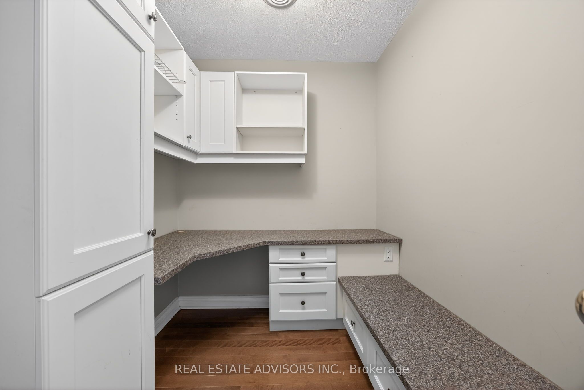 1563 15 16 Side Road E Property Photo 19
