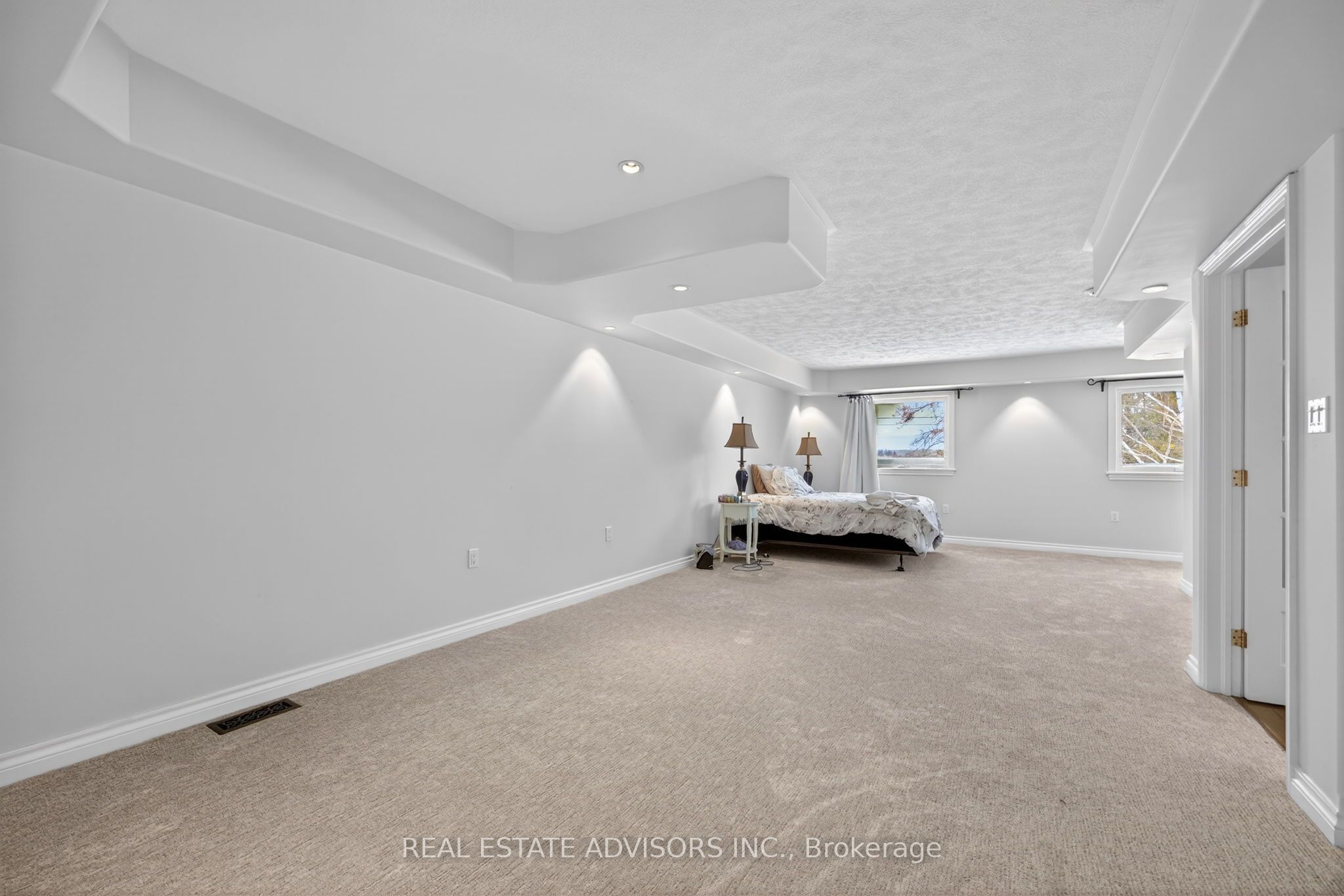 1563 15 16 Side Road E Property Photo 20