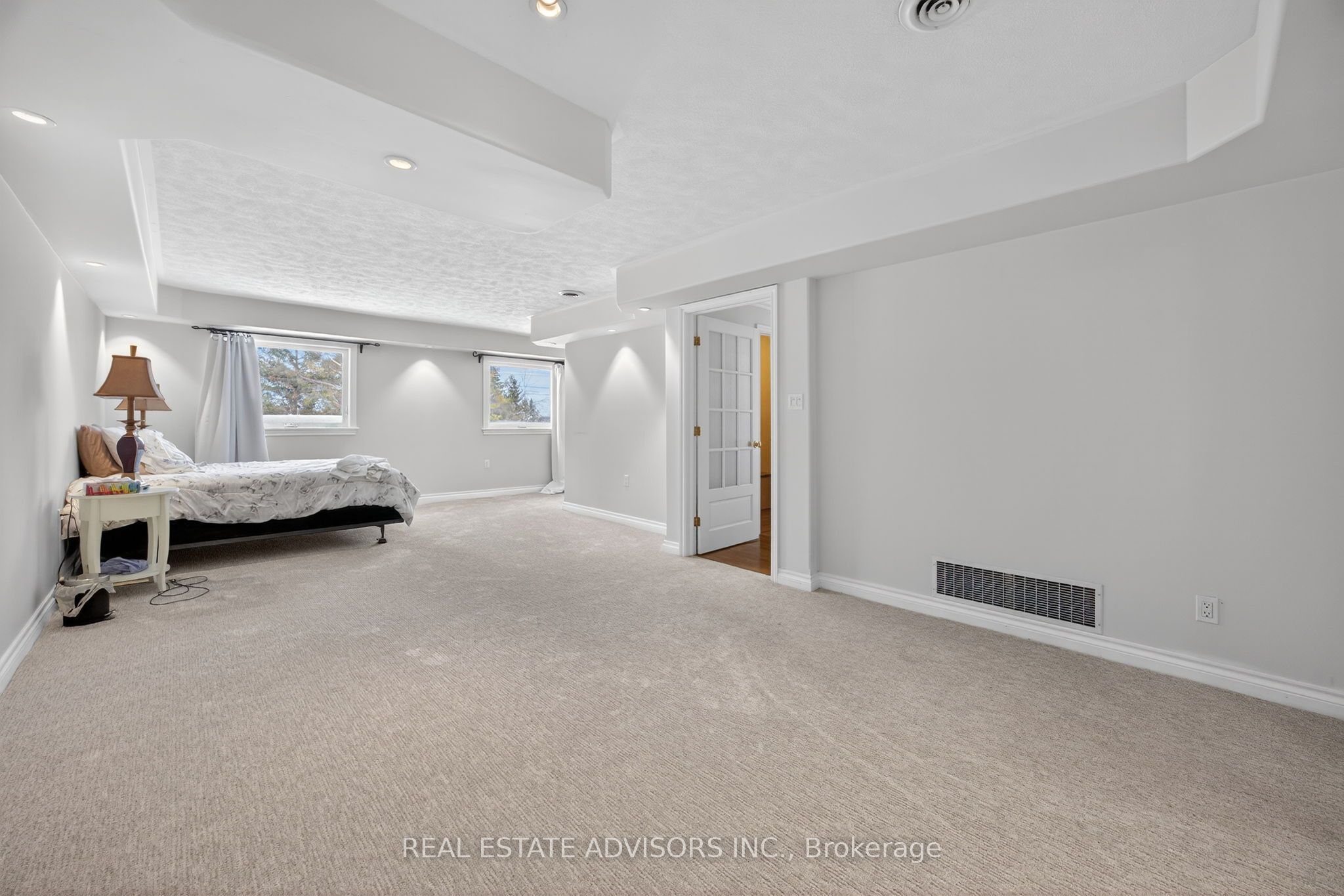 1563 15 16 Side Road E Property Photo 21