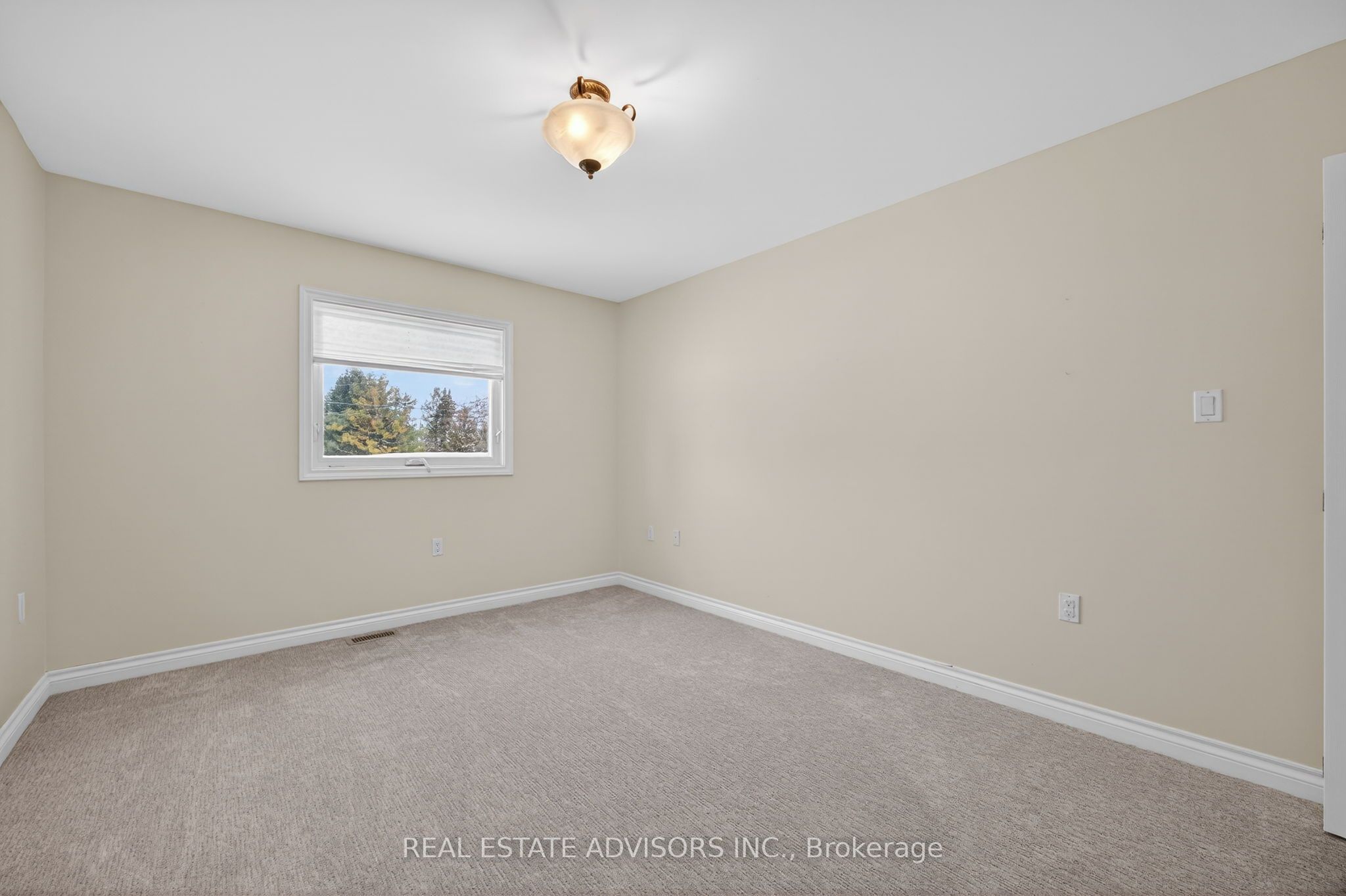 1563 15 16 Side Road E Property Photo 27