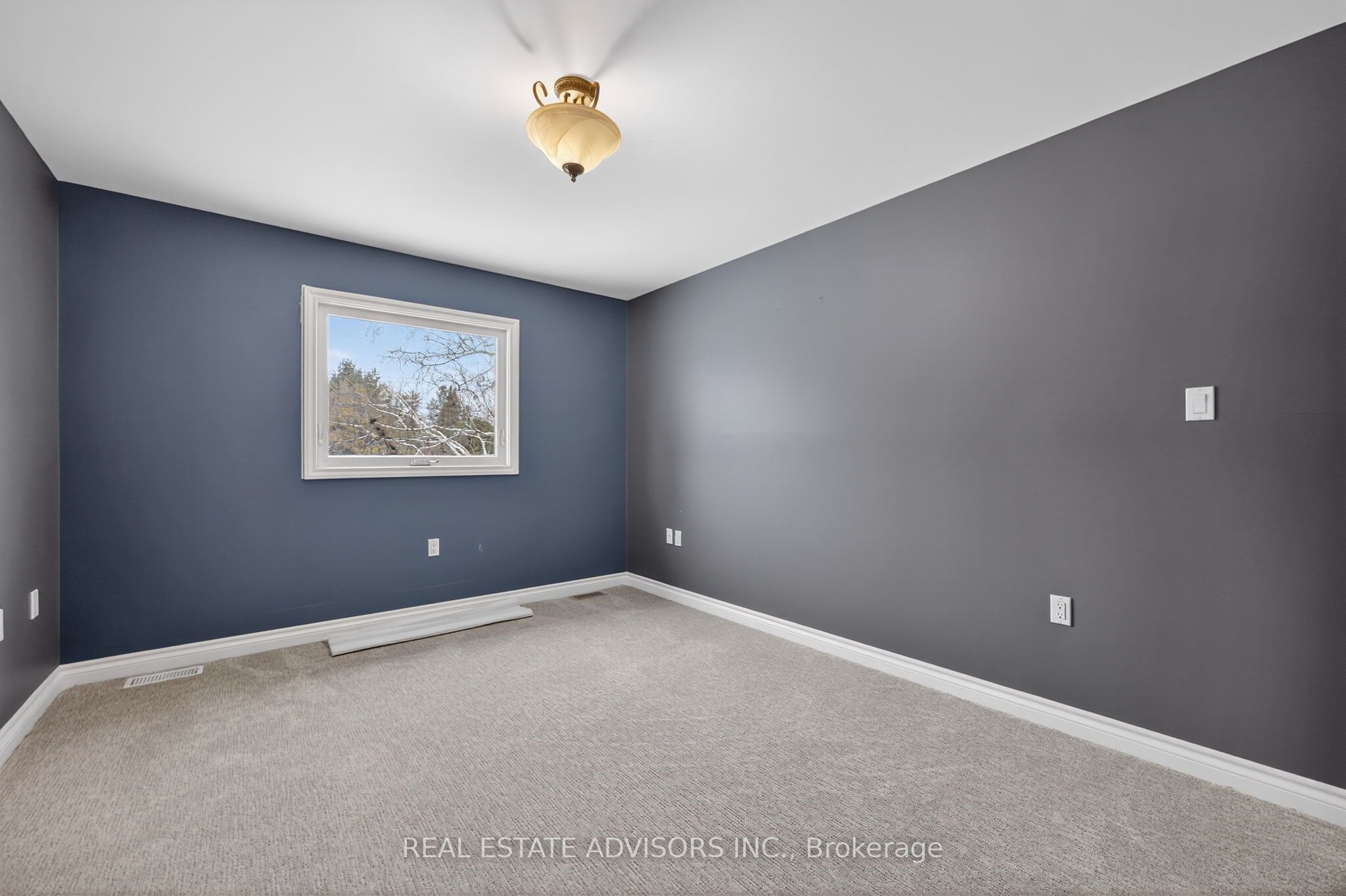 1563 15 16 Side Road E Property Photo 29