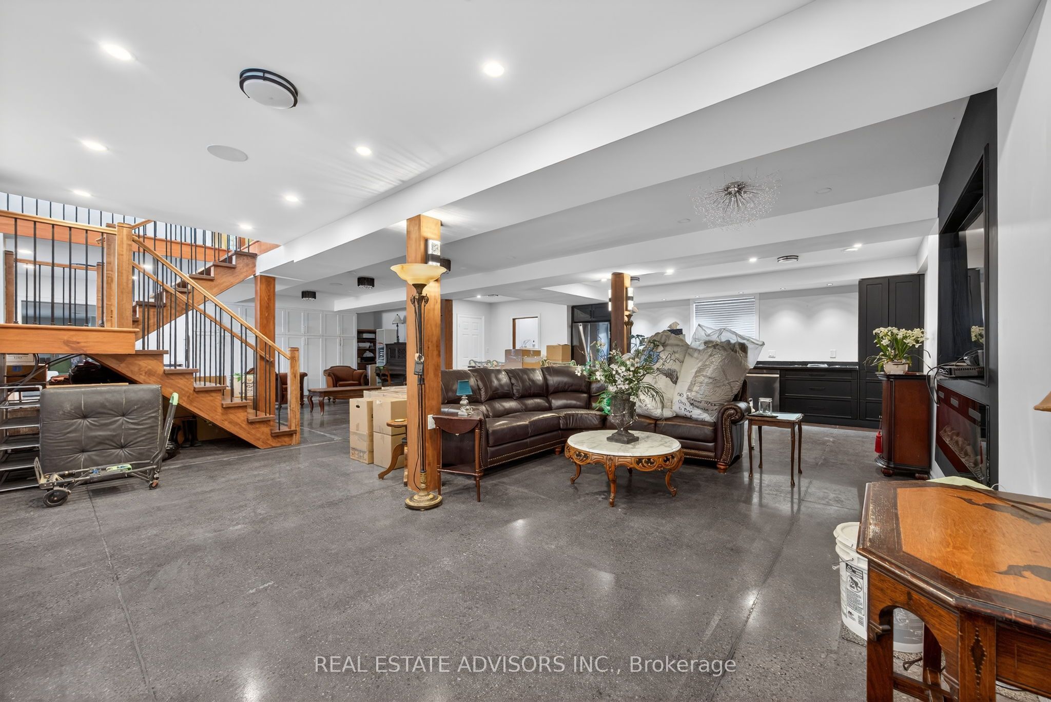 1563 15 16 Side Road E Property Photo 34