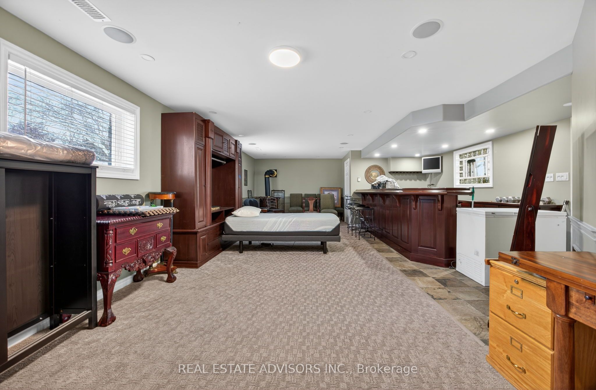 1563 15 16 Side Road E Property Photo 38
