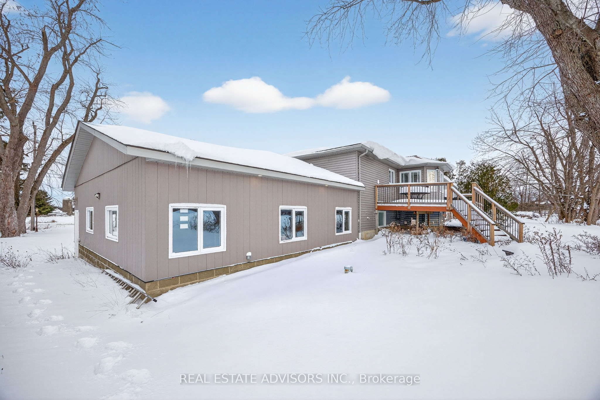 1563 15 16 Side Road E Property Photo 43