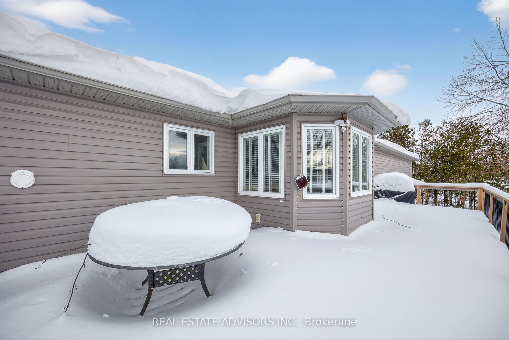 1563 15 16 Side Road E Property Photo 44